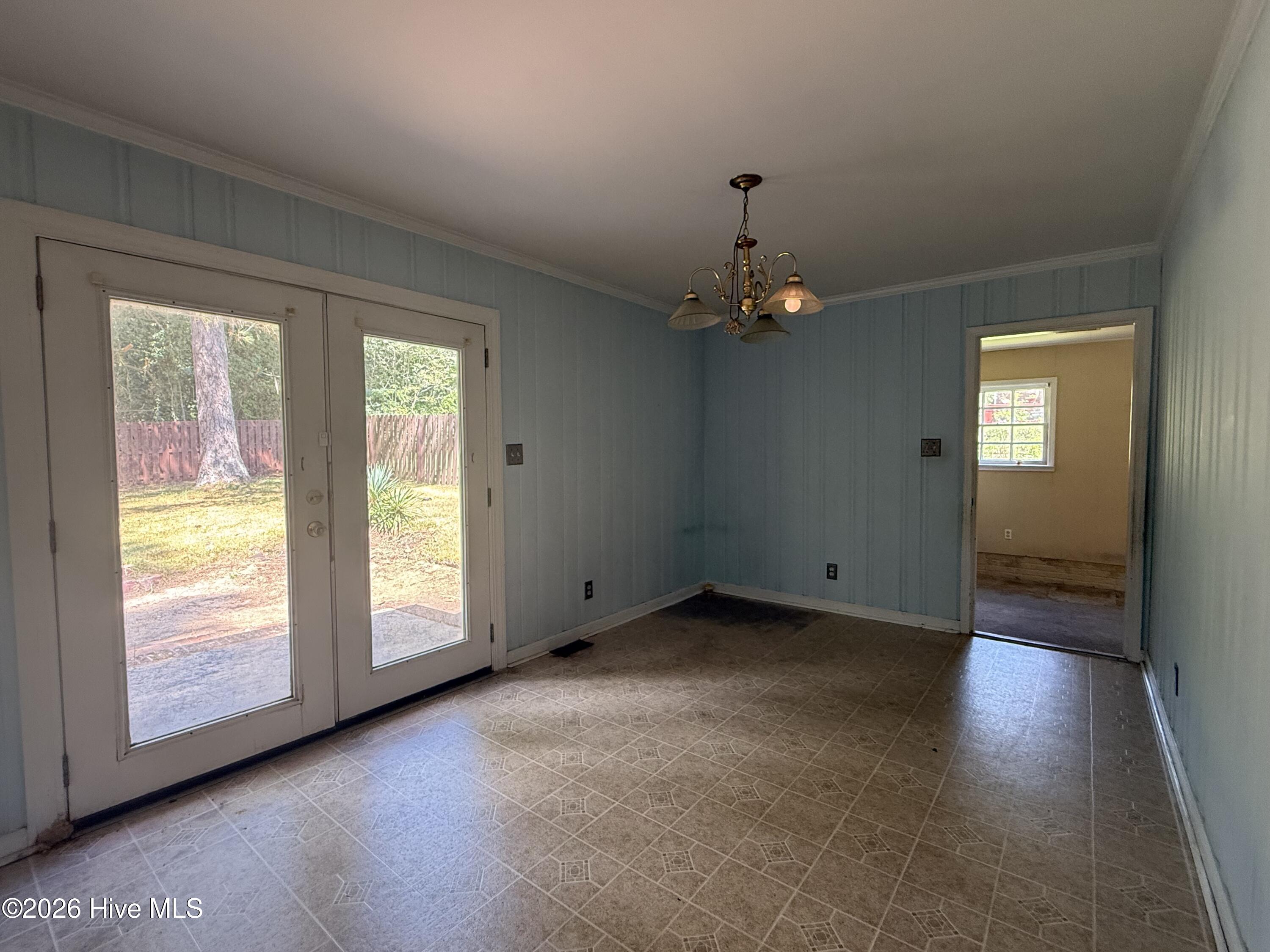 721 Central Road Property Photo 5