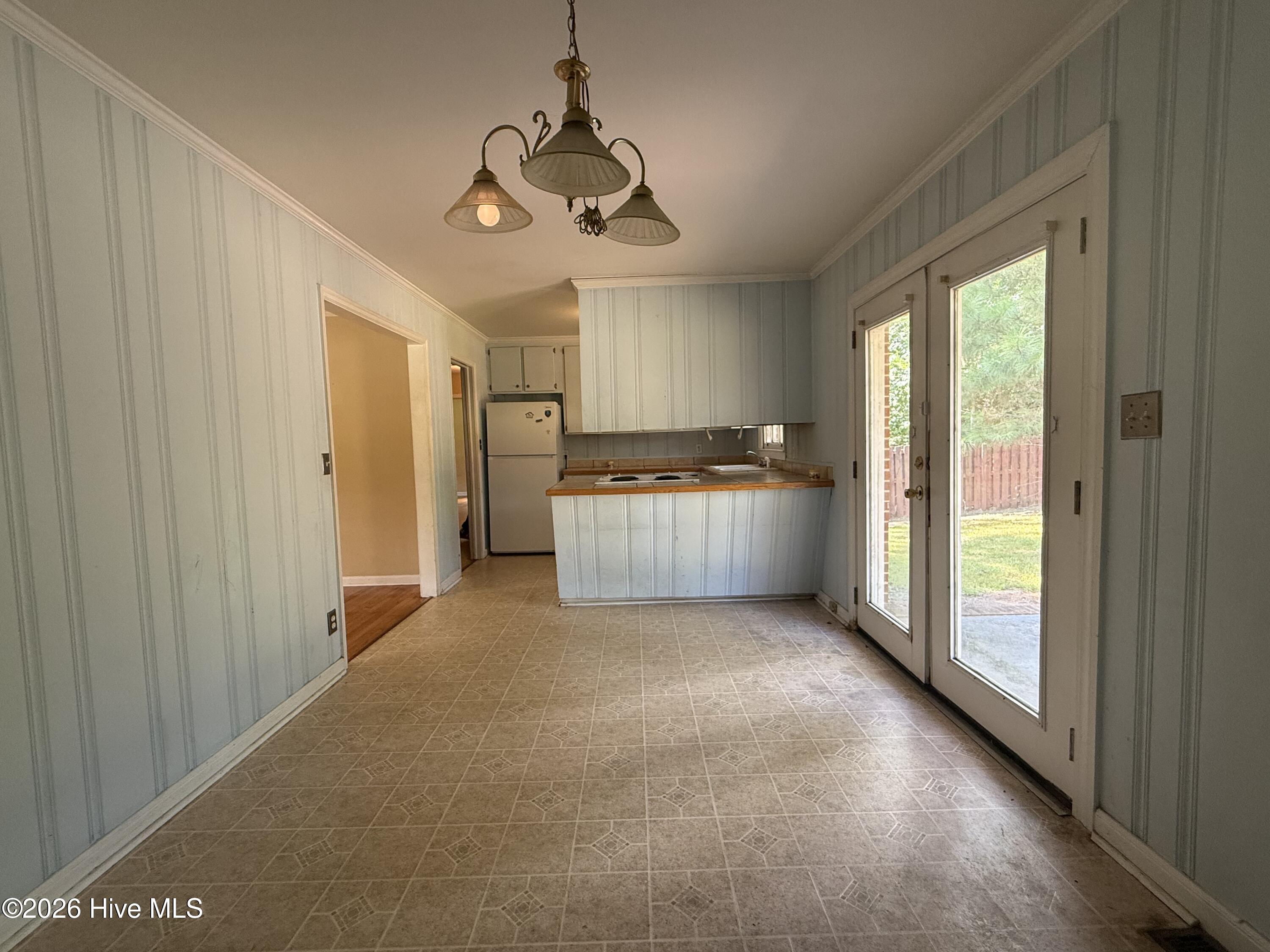 721 Central Road Property Photo 6