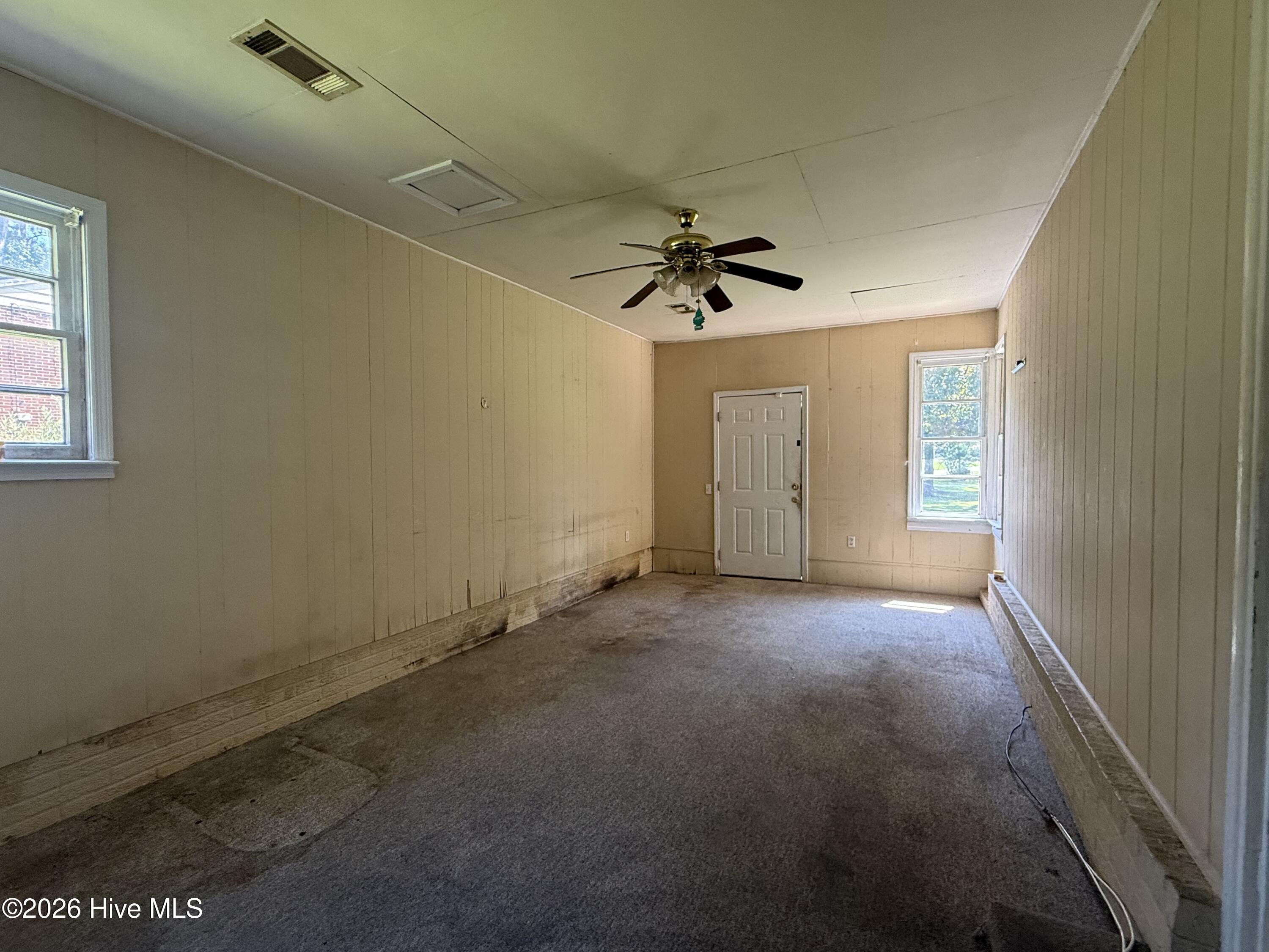 721 Central Road Property Photo 7