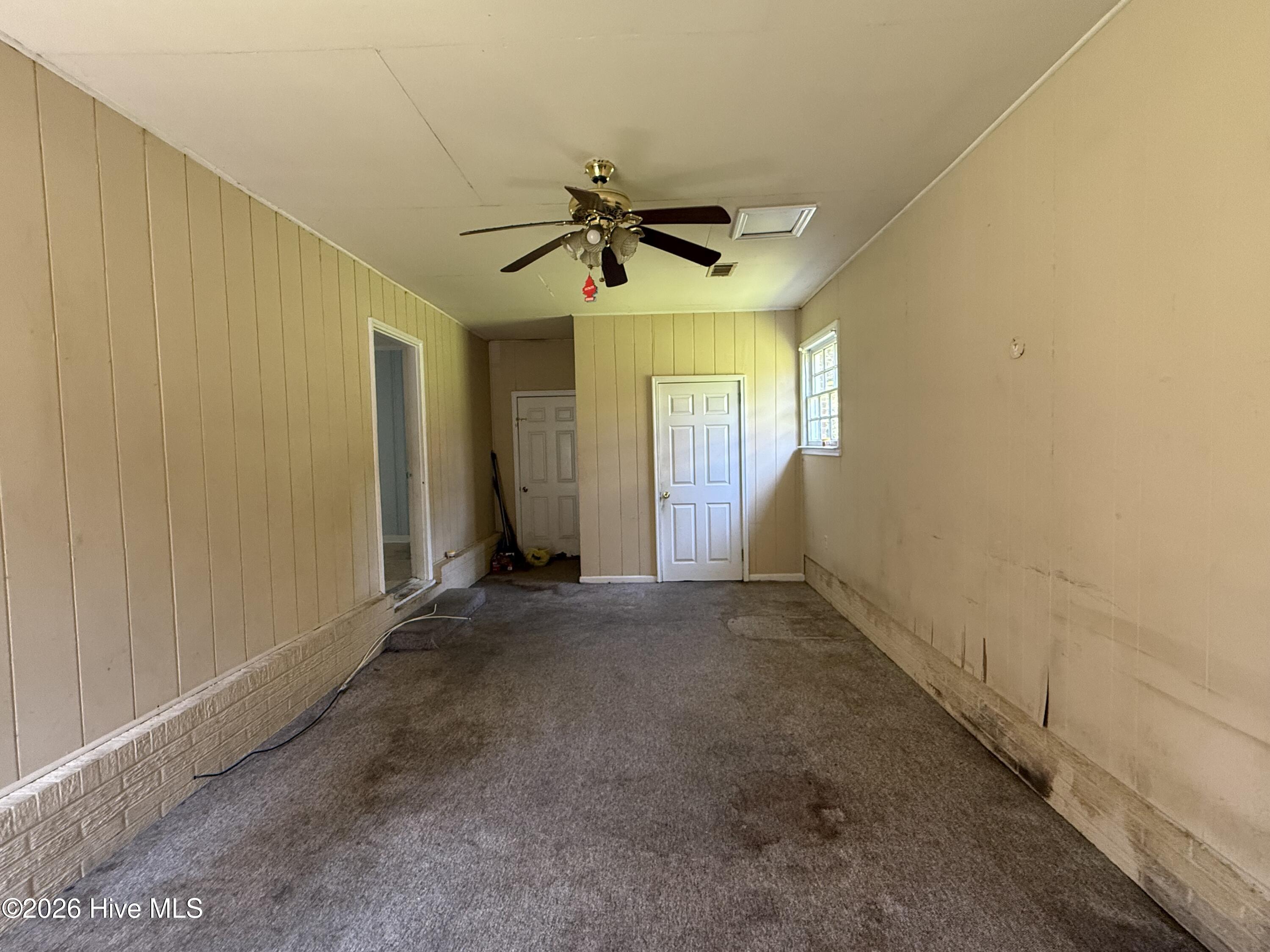 721 Central Road Property Photo 8