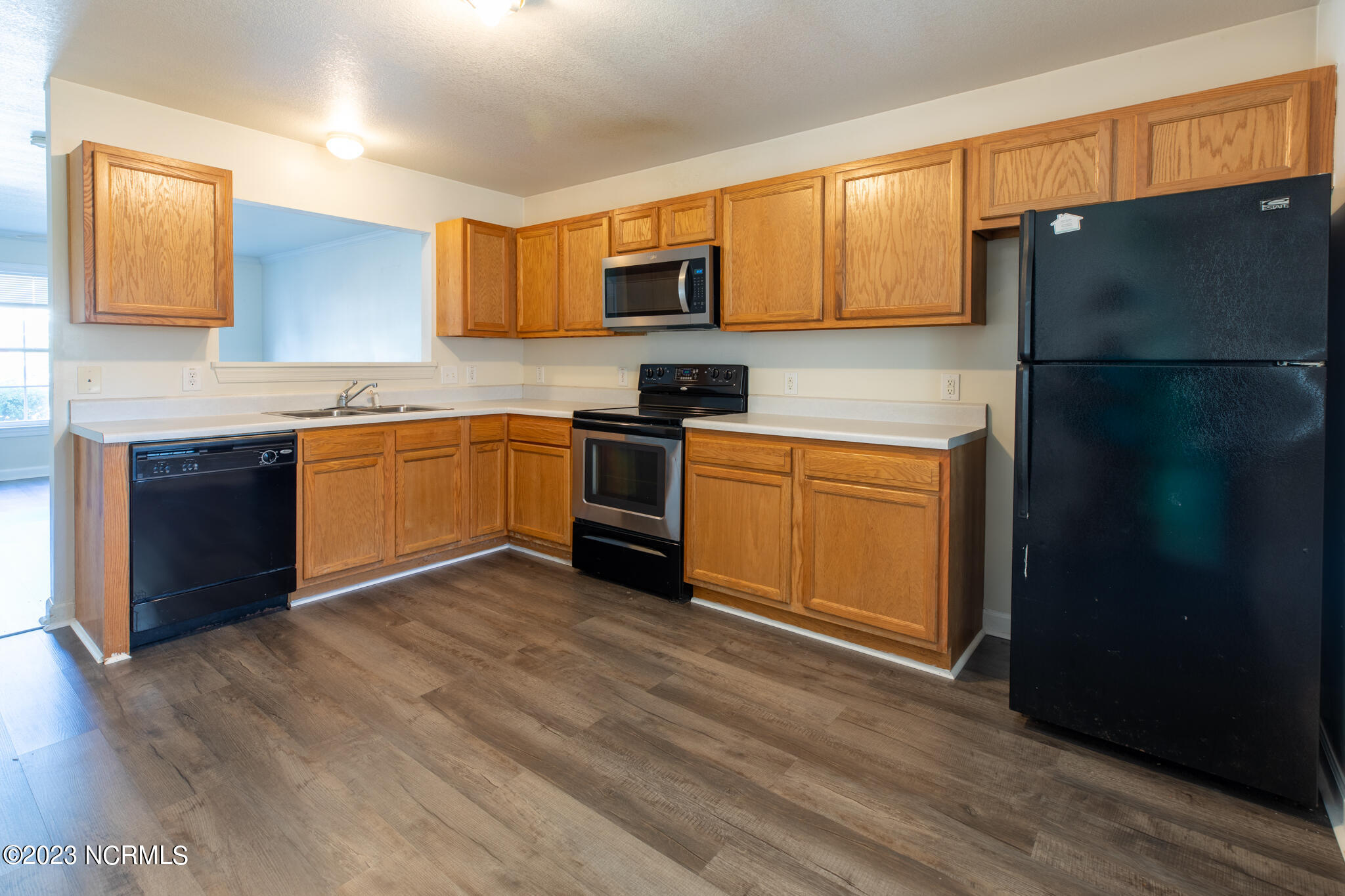 401 Springwood Drive Property Photo 10
