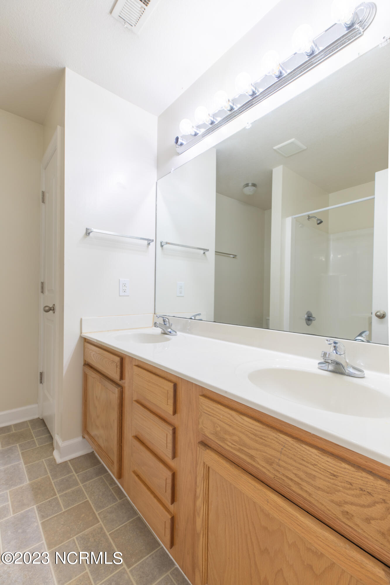 401 Springwood Drive Property Photo 15