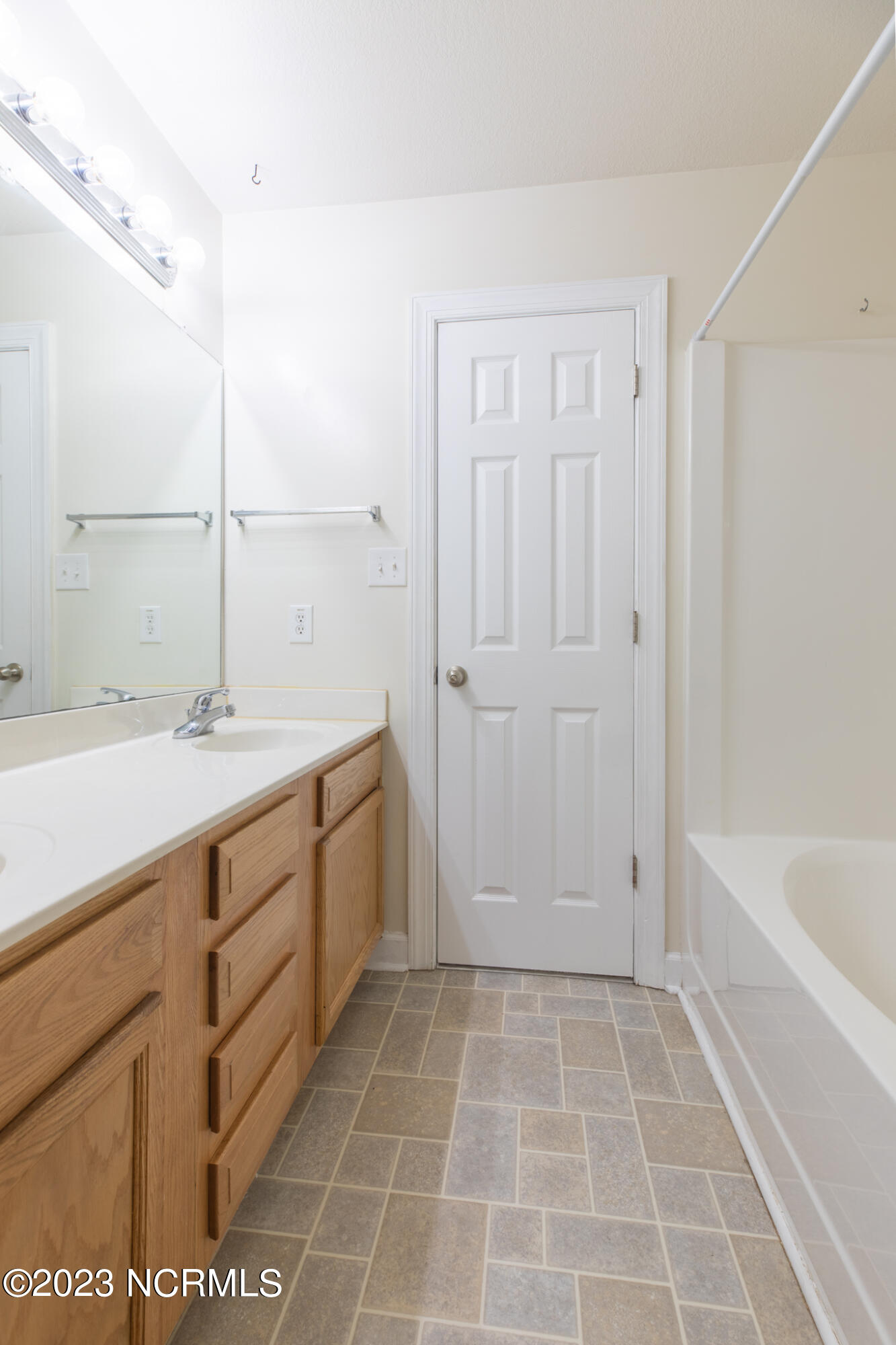 401 Springwood Drive Property Photo 16