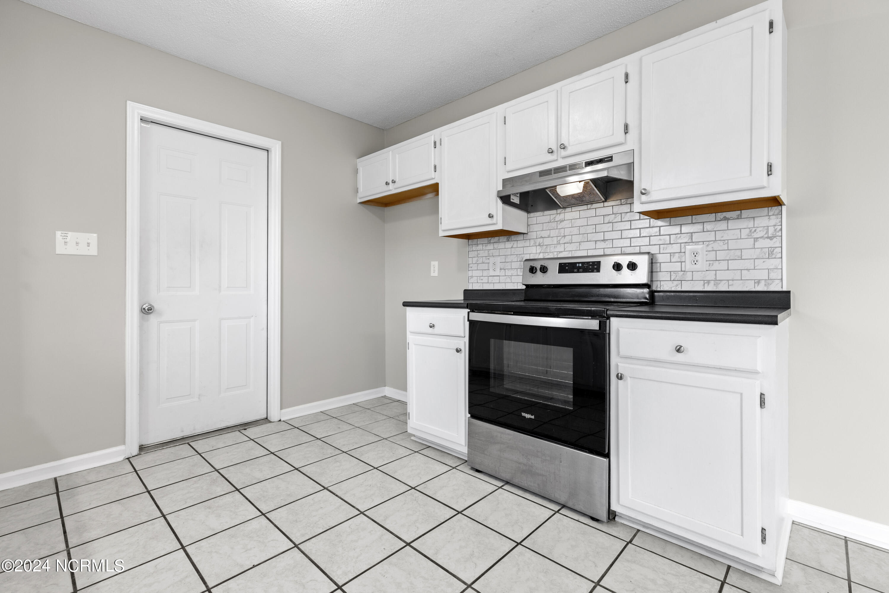 305 Foxridge Lane Property Photo 8