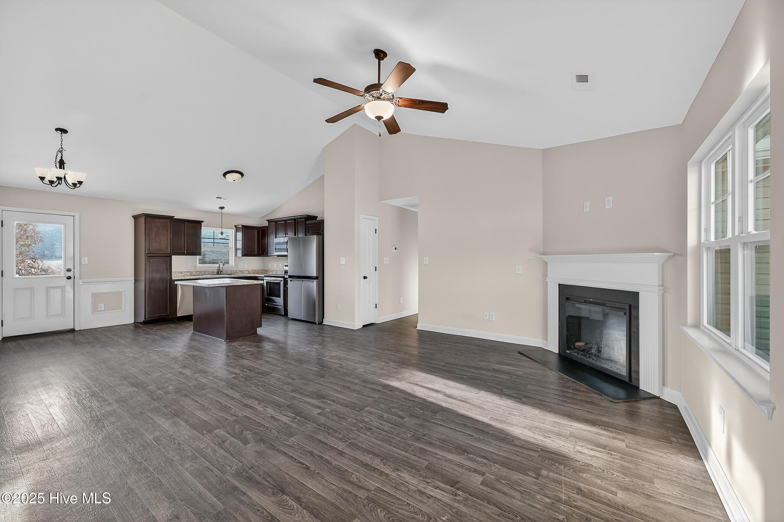 406 Paxton Court Property Photo 4