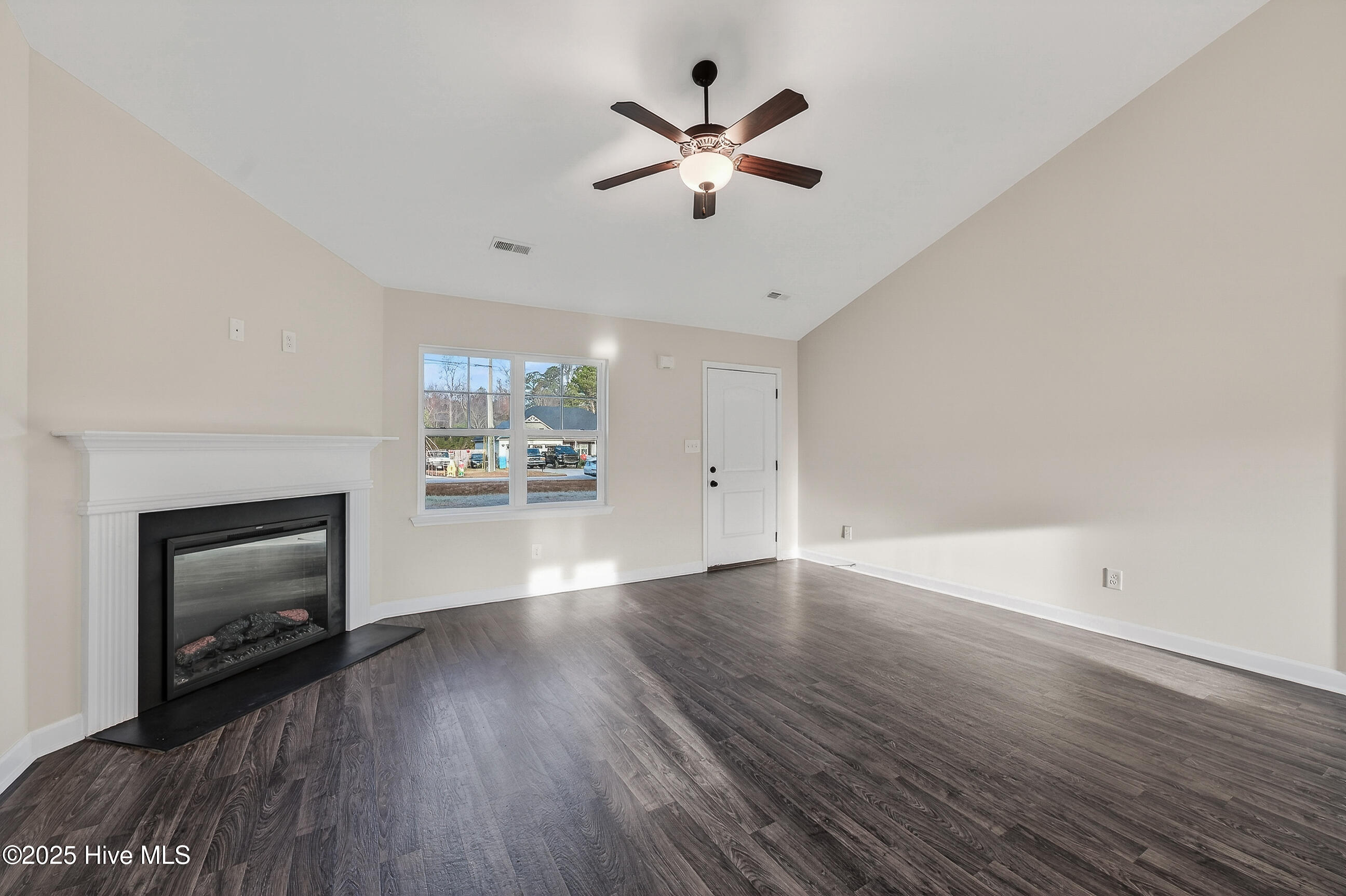 406 Paxton Court Property Photo 5