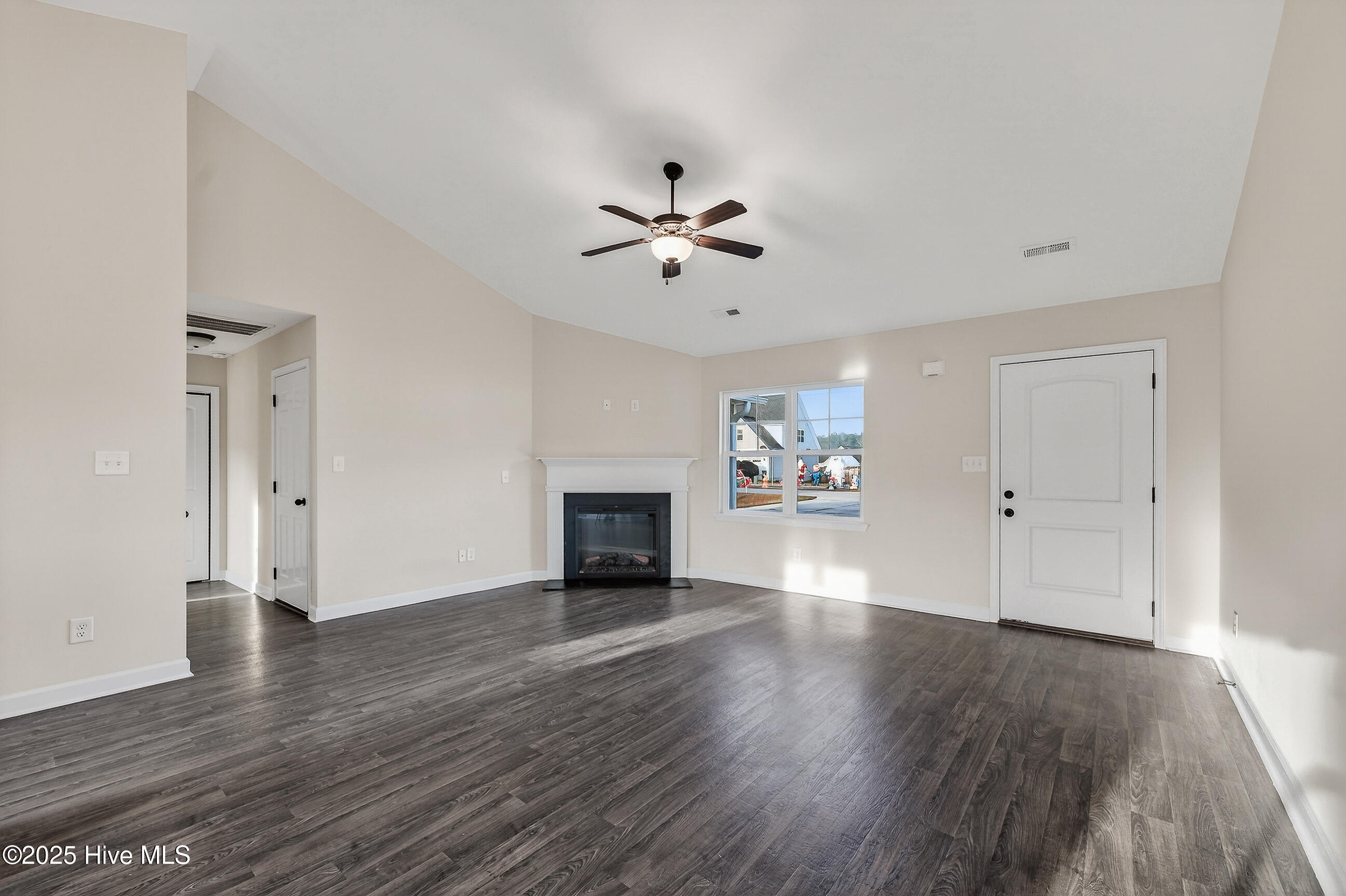 406 Paxton Court Property Photo 6