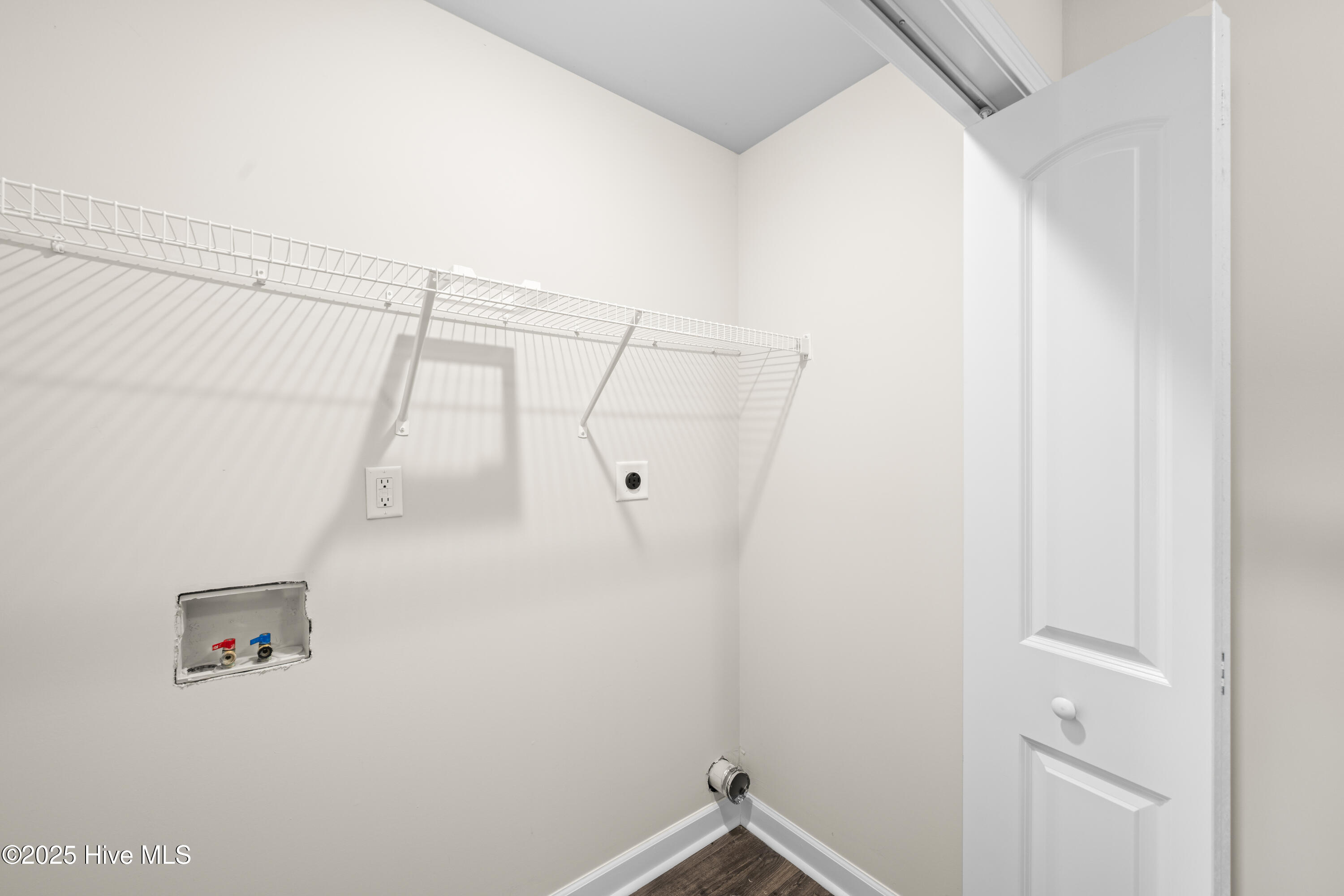 406 Paxton Court Property Photo 17
