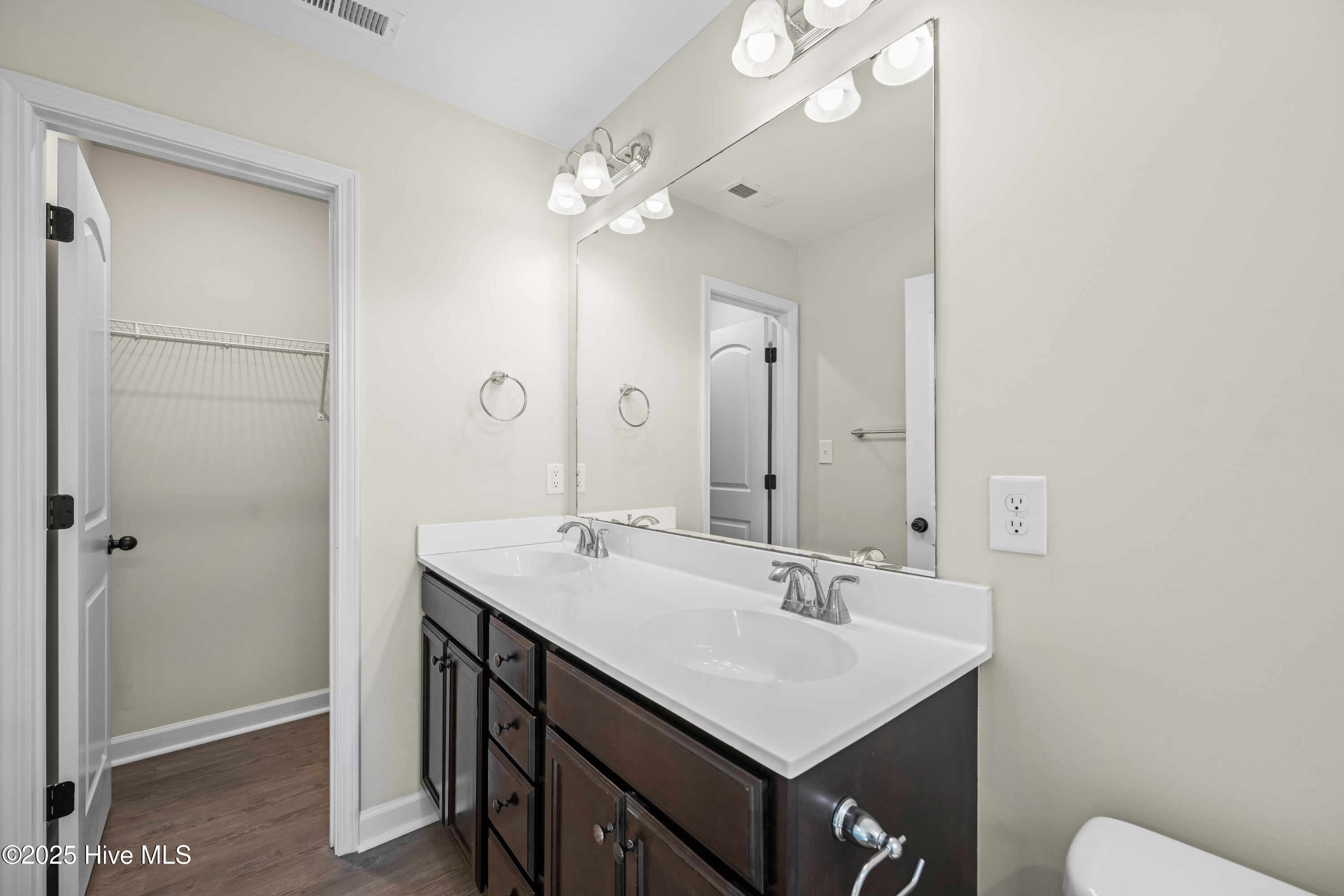 406 Paxton Court Property Photo 23