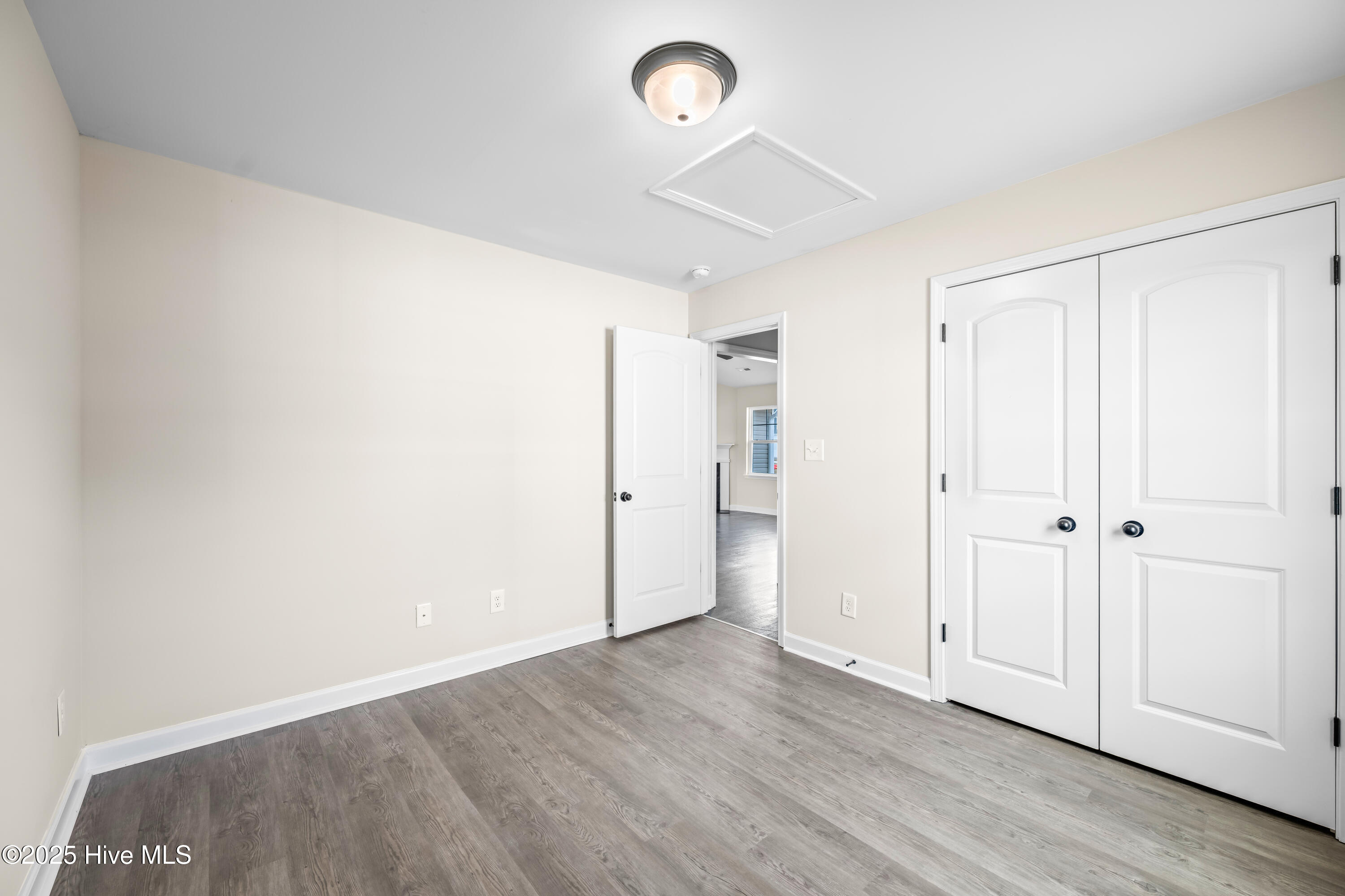 406 Paxton Court Property Photo 25
