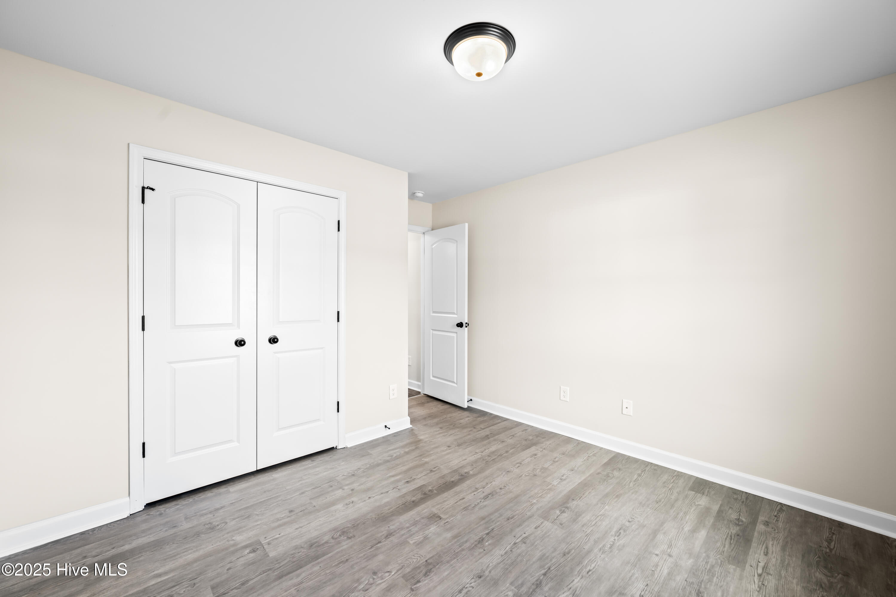 406 Paxton Court Property Photo 28