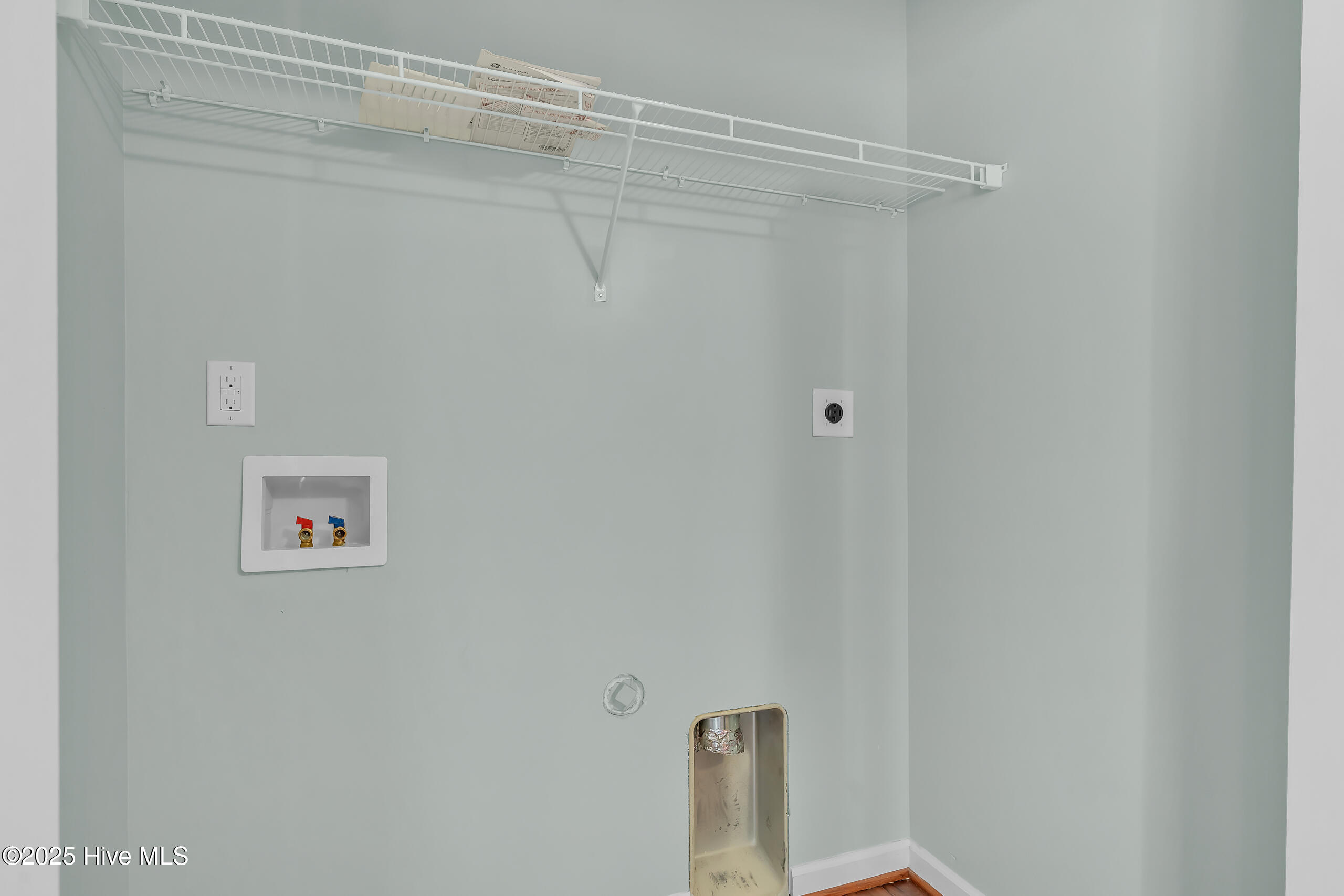 409 Sullivan Loop Road Property Photo 14