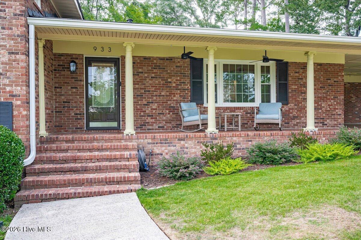 933 Campbellton Drive Property Photo 1