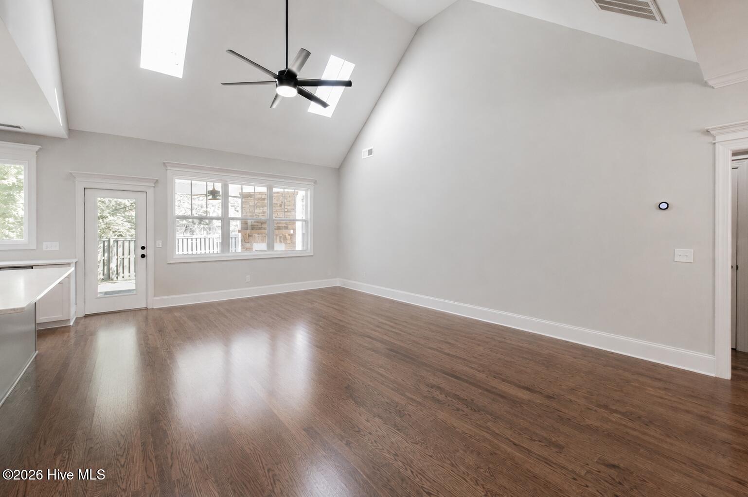 1033 Cooper Place Drive Property Photo 6