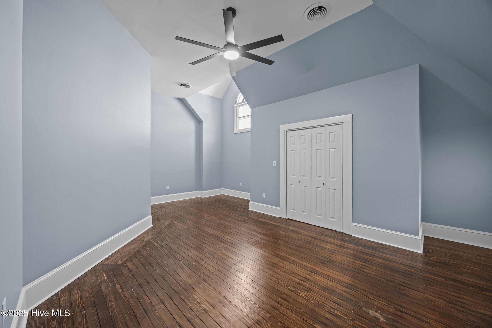 620 W 2nd Street Property Photo 55
