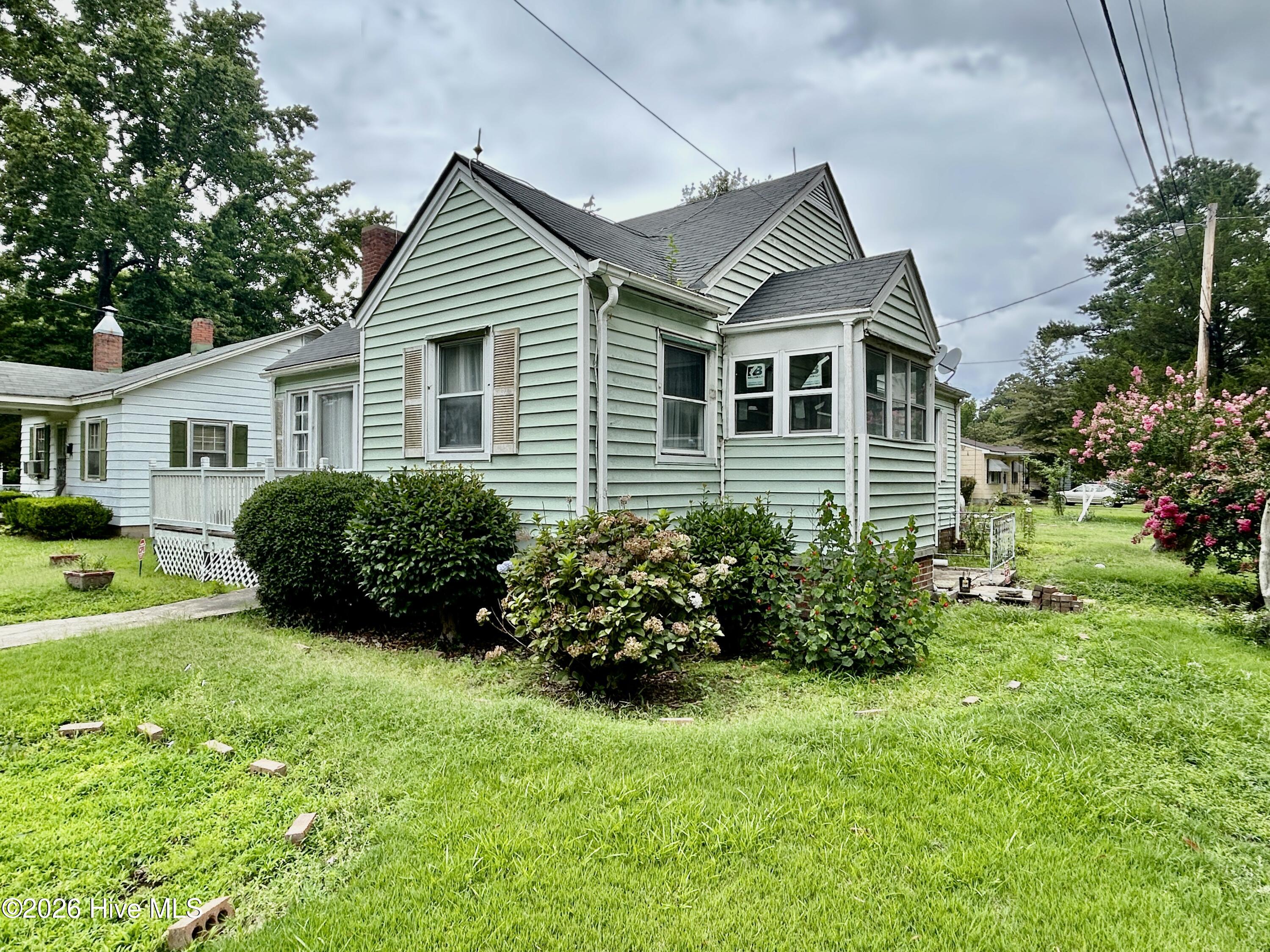 409 E 13th Street Property Photo 5