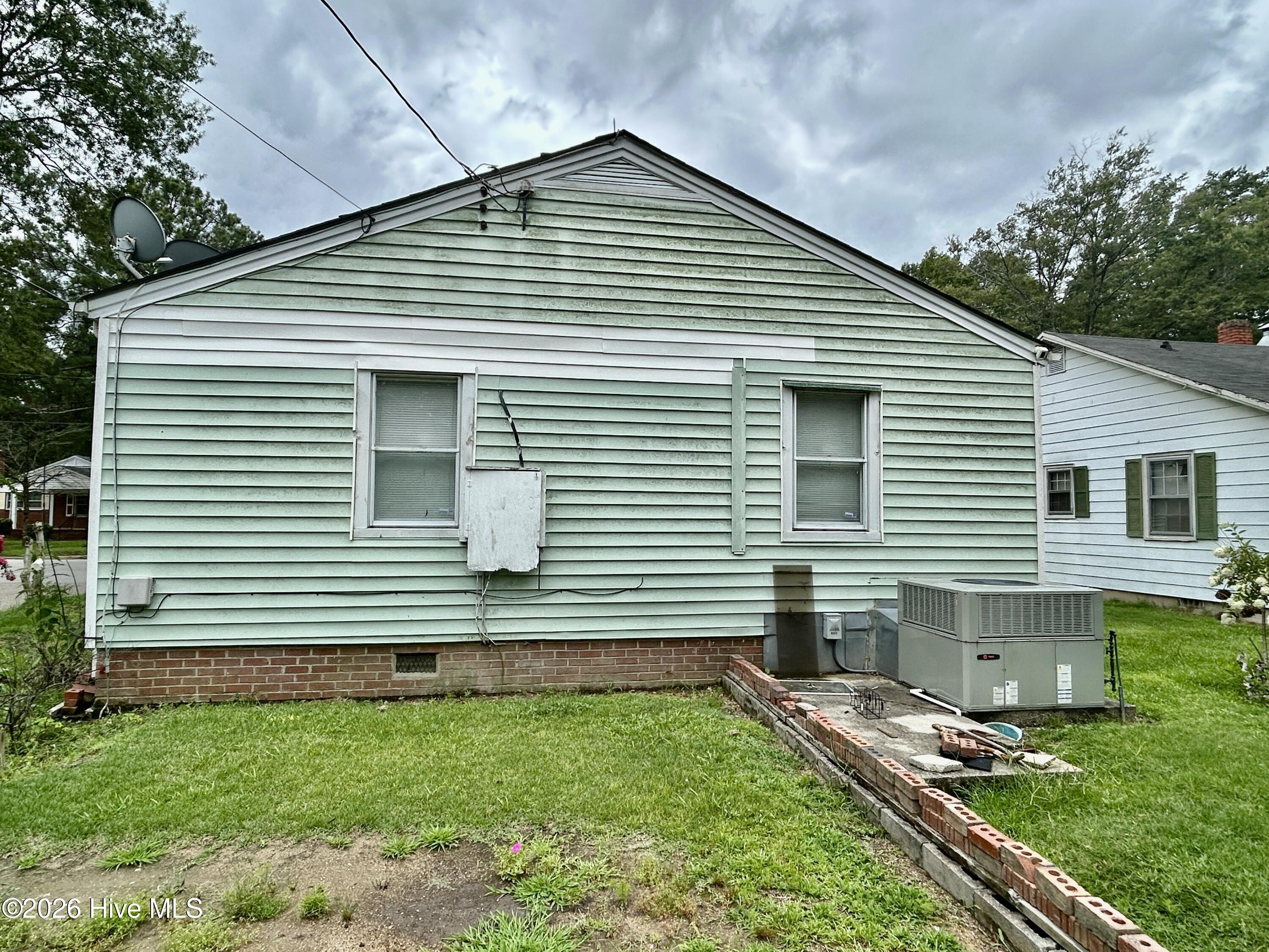 409 E 13th Street Property Photo 7