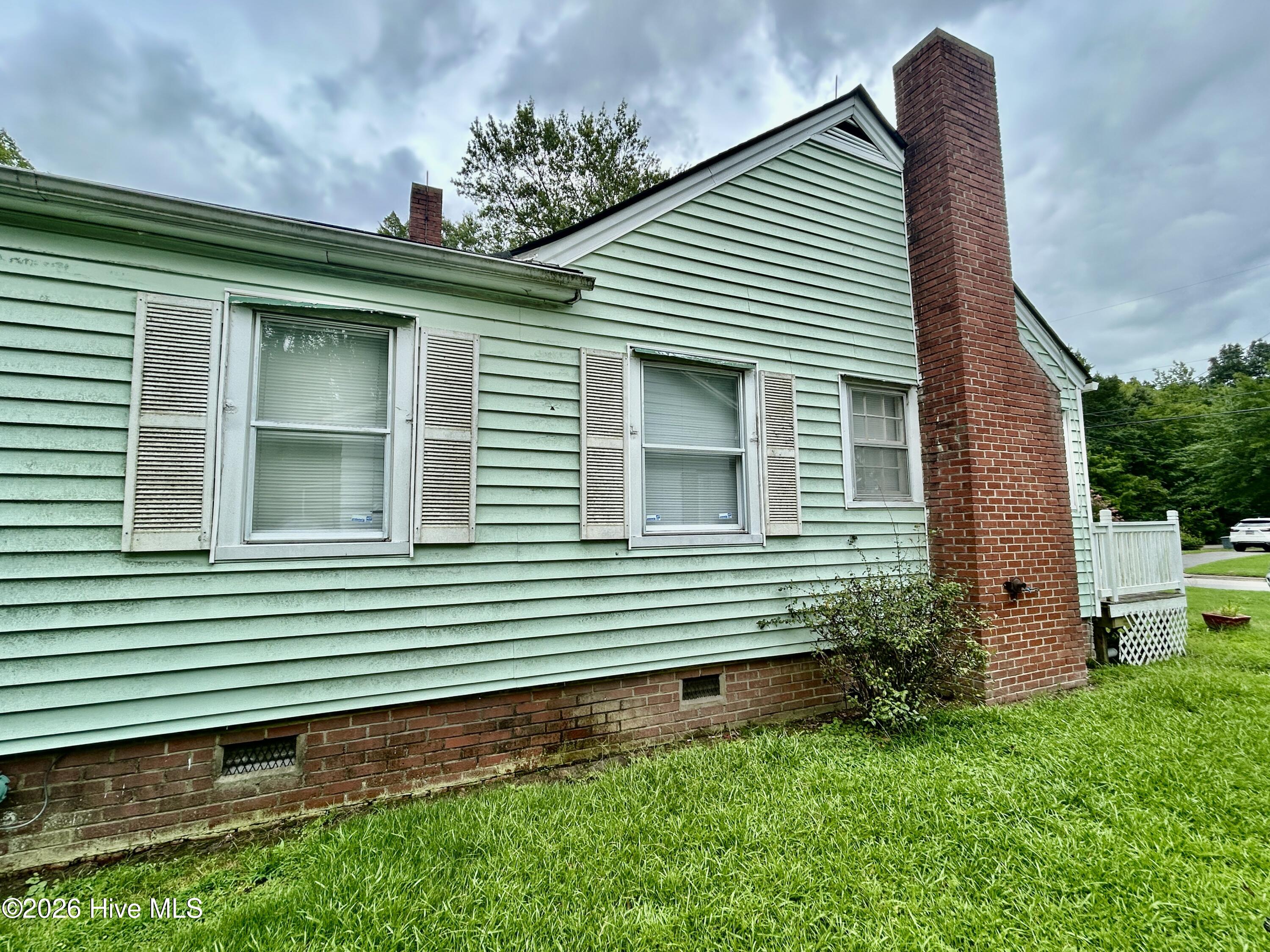 409 E 13th Street Property Photo 11