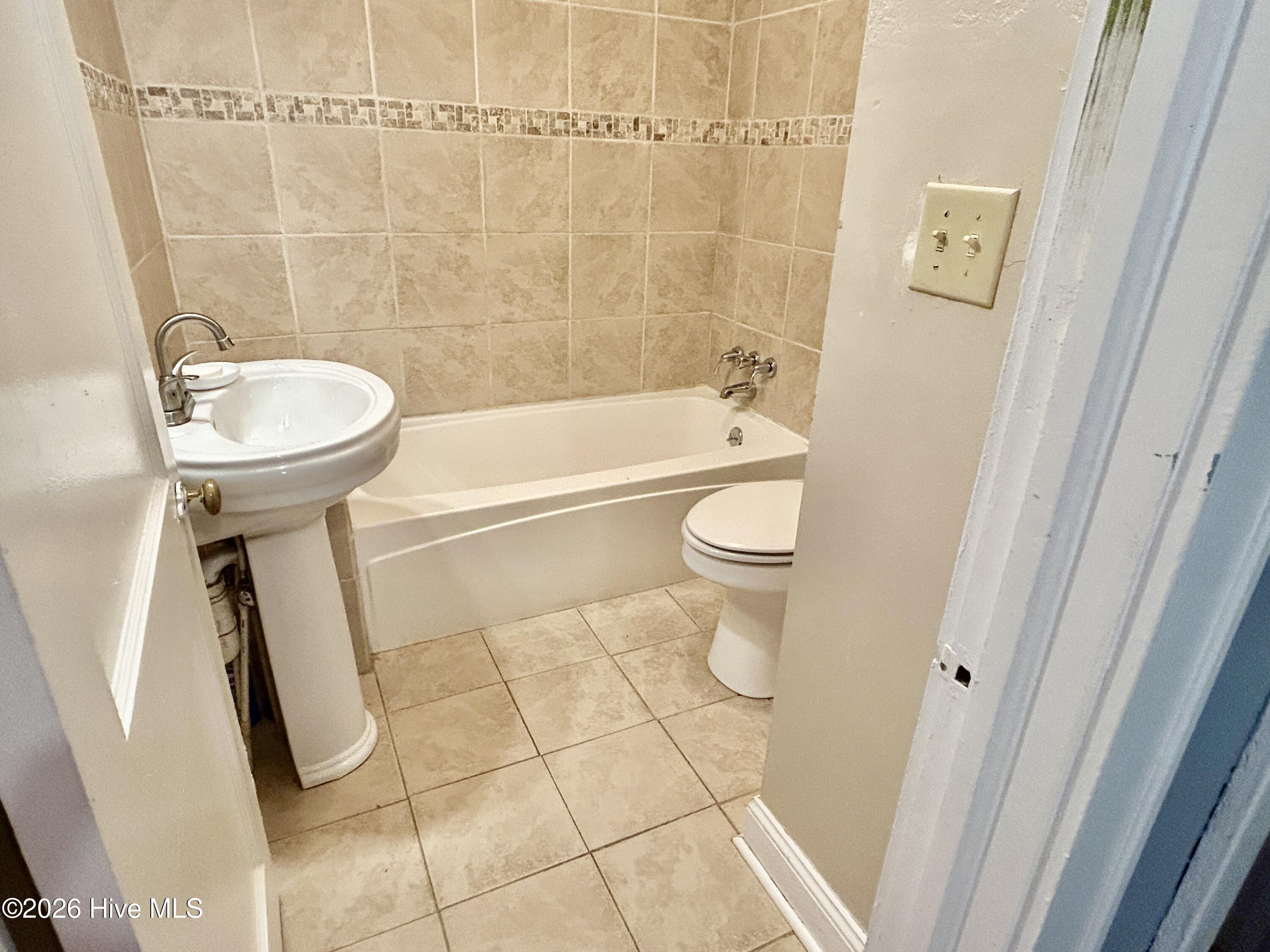 409 E 13th Street Property Photo 25