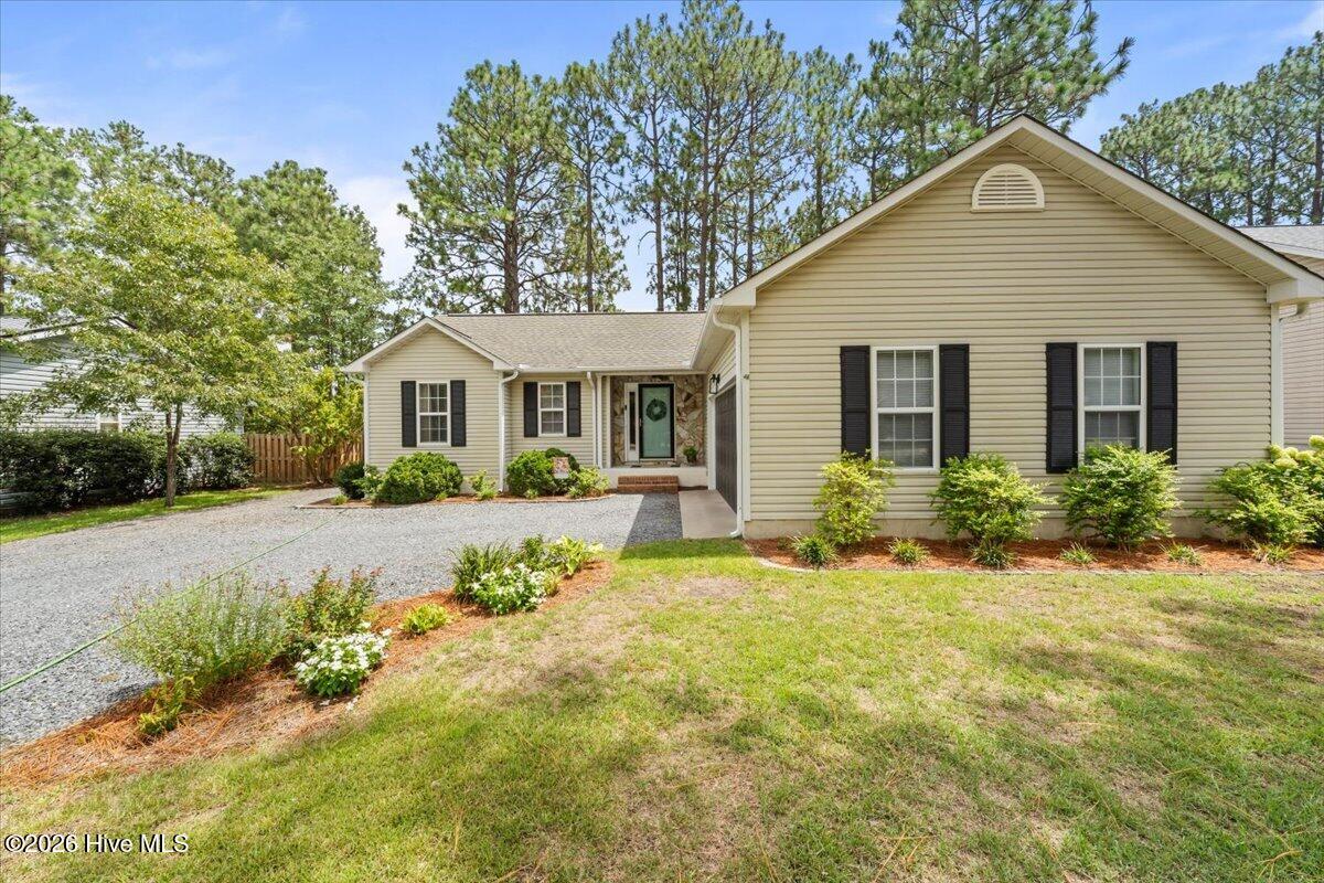 1395 Longleaf Drive E Property Photo 2