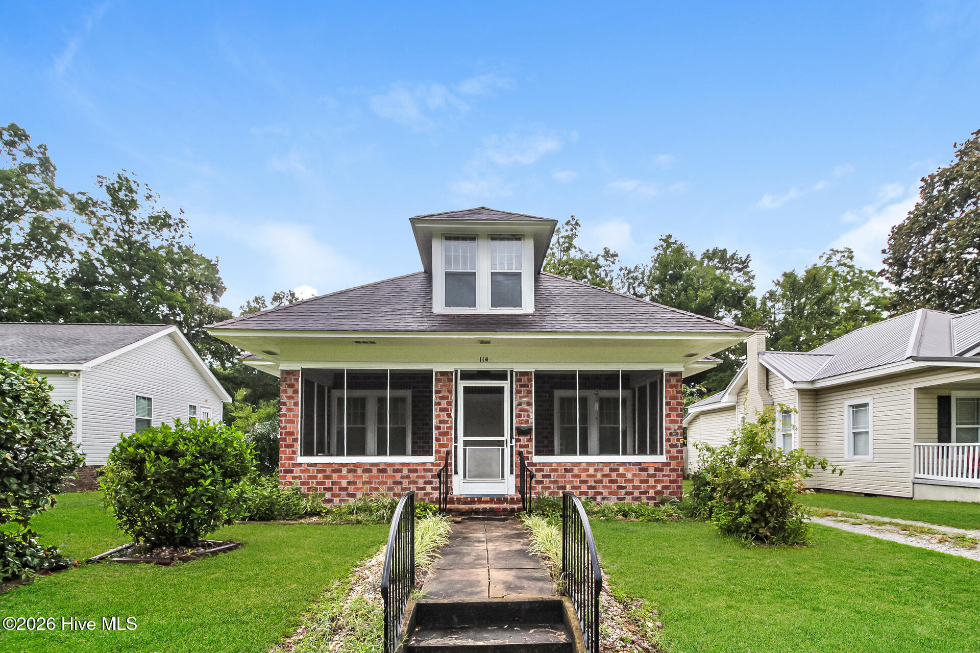 114 E Clay Street Property Photo 1