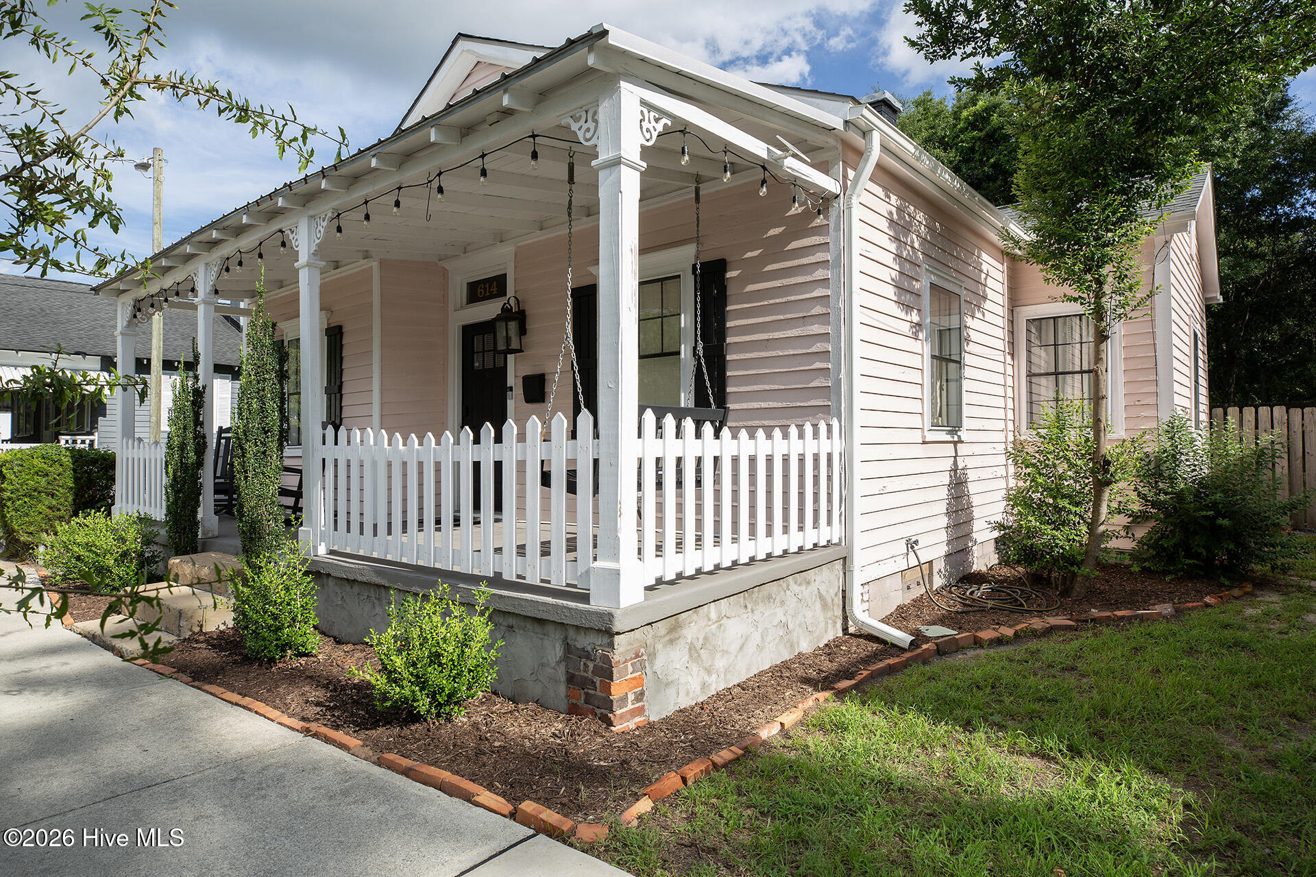 614 Queen Street Property Photo 4
