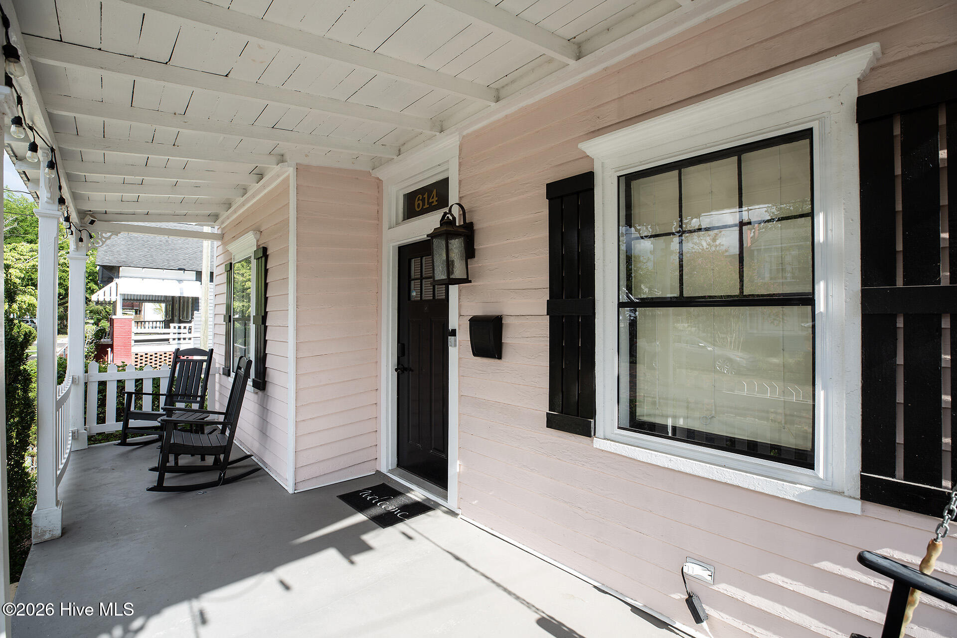 614 Queen Street Property Photo 5