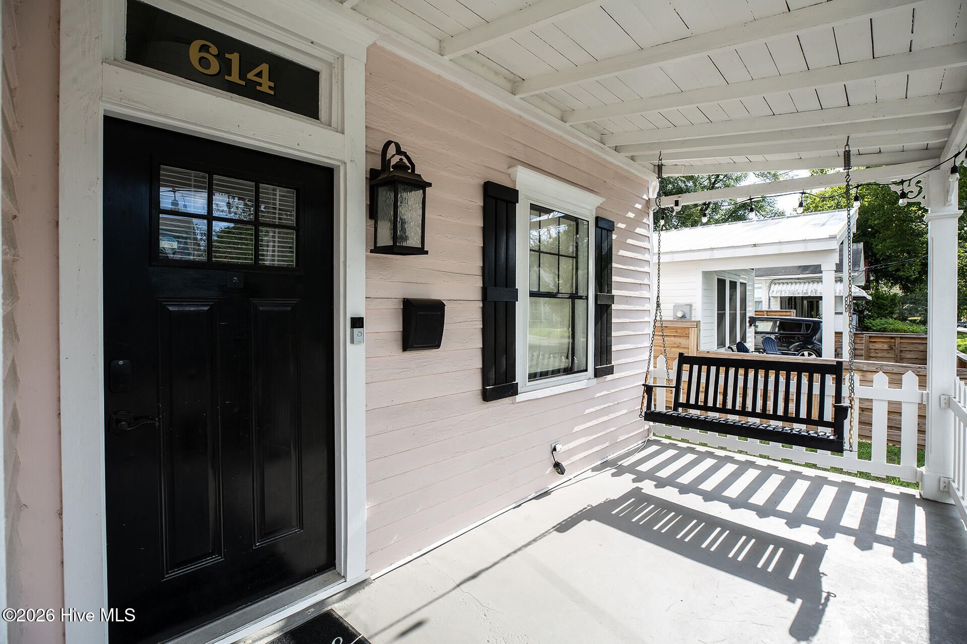 614 Queen Street Property Photo 8