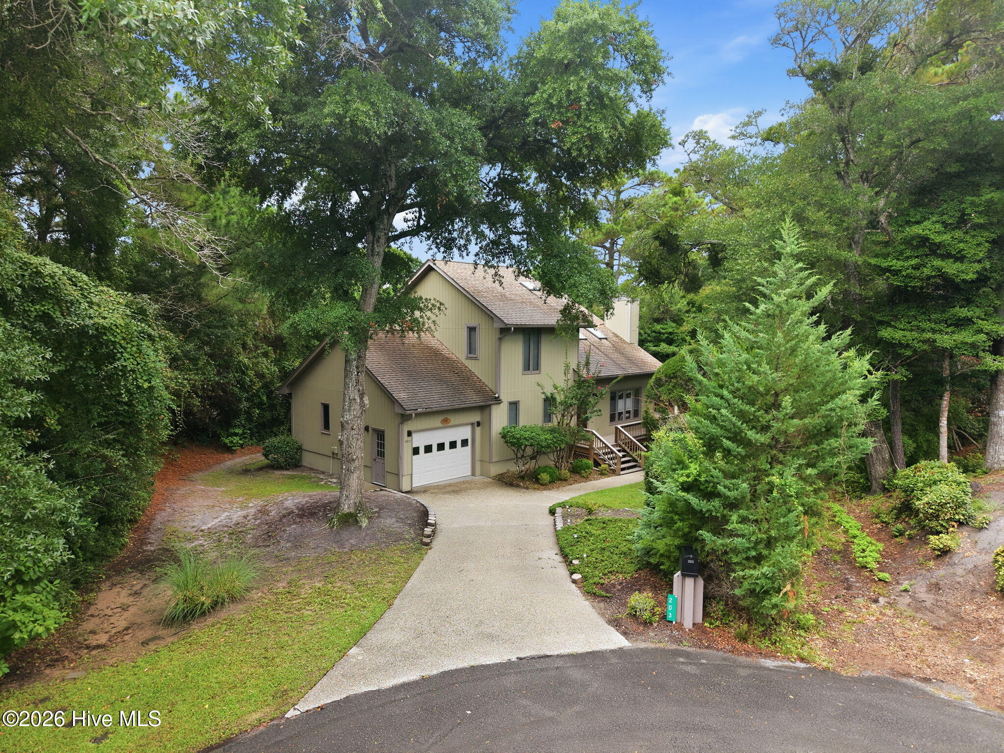 203 Lagoon Court Property Photo 3