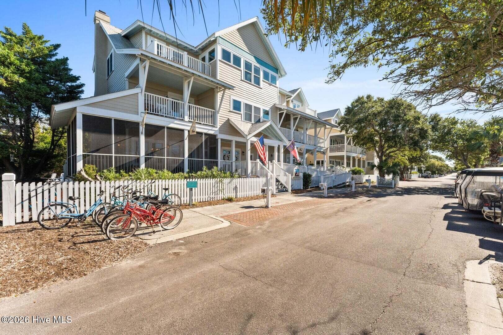 21 Keelson Row 2l Blockade Runner Property Photo 1