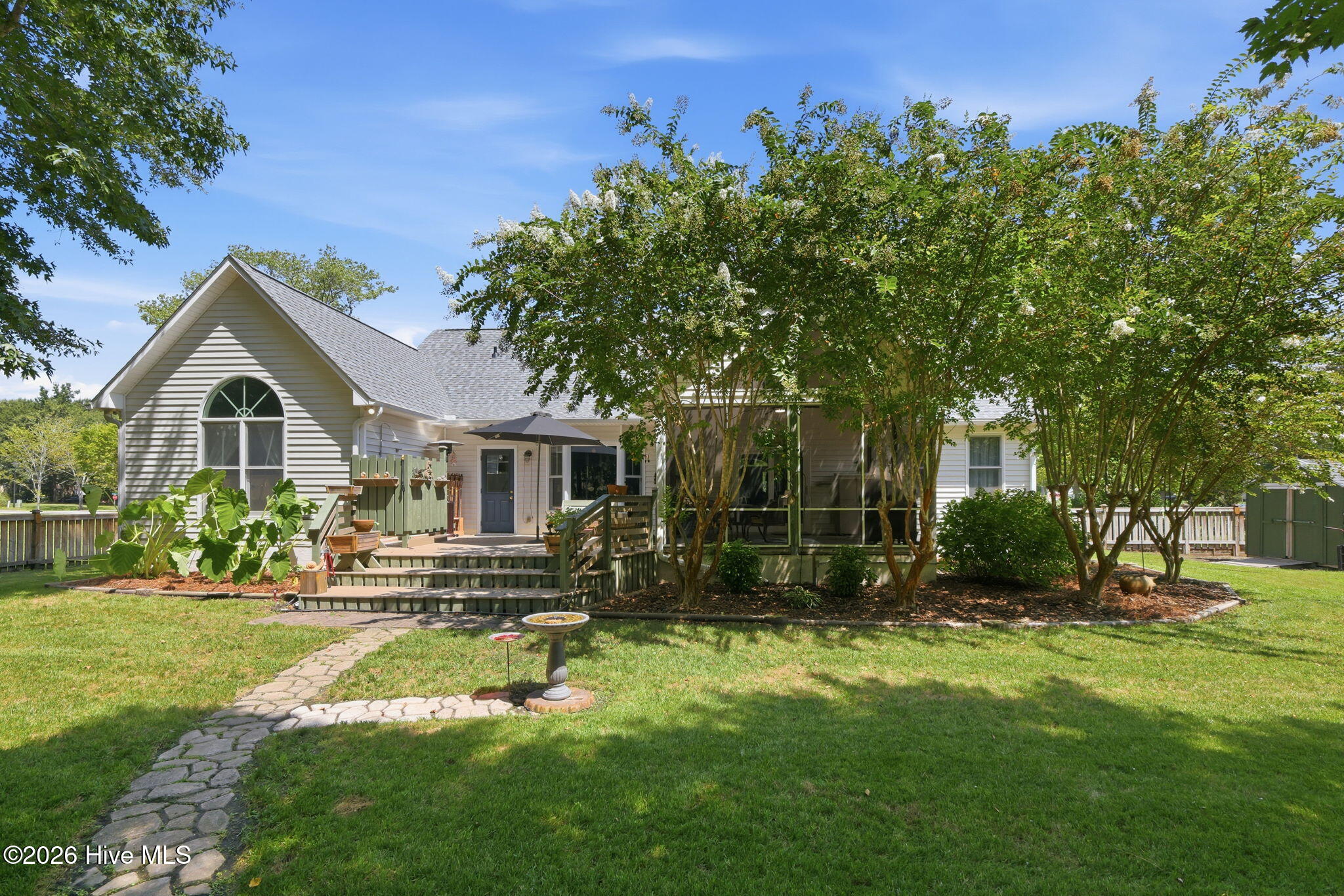 105 Travis Drive Property Photo 3