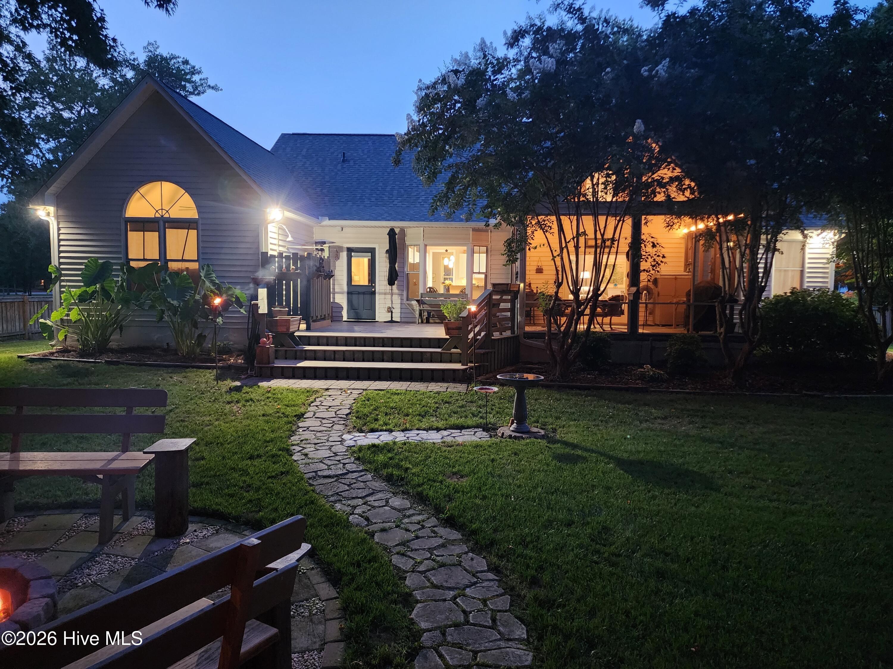 105 Travis Drive Property Photo 4