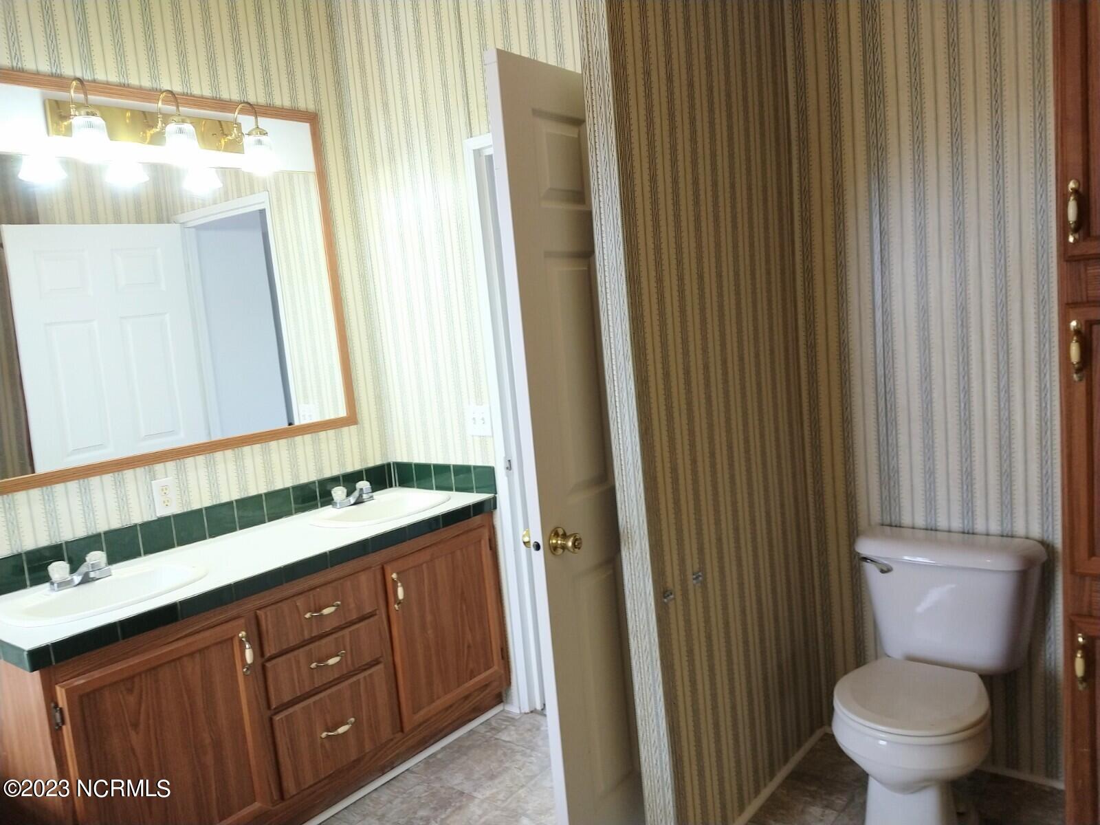 239 Castlebury Lane Property Photo 12