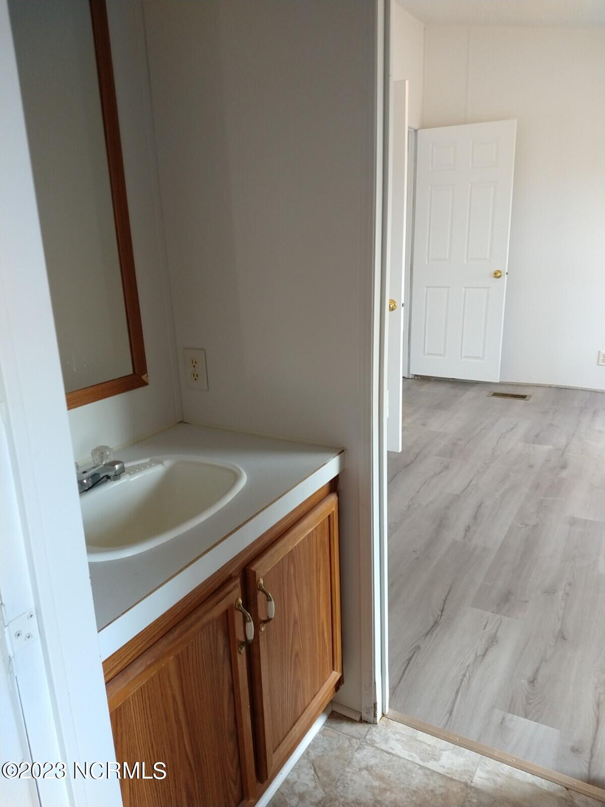 239 Castlebury Lane Property Photo 14