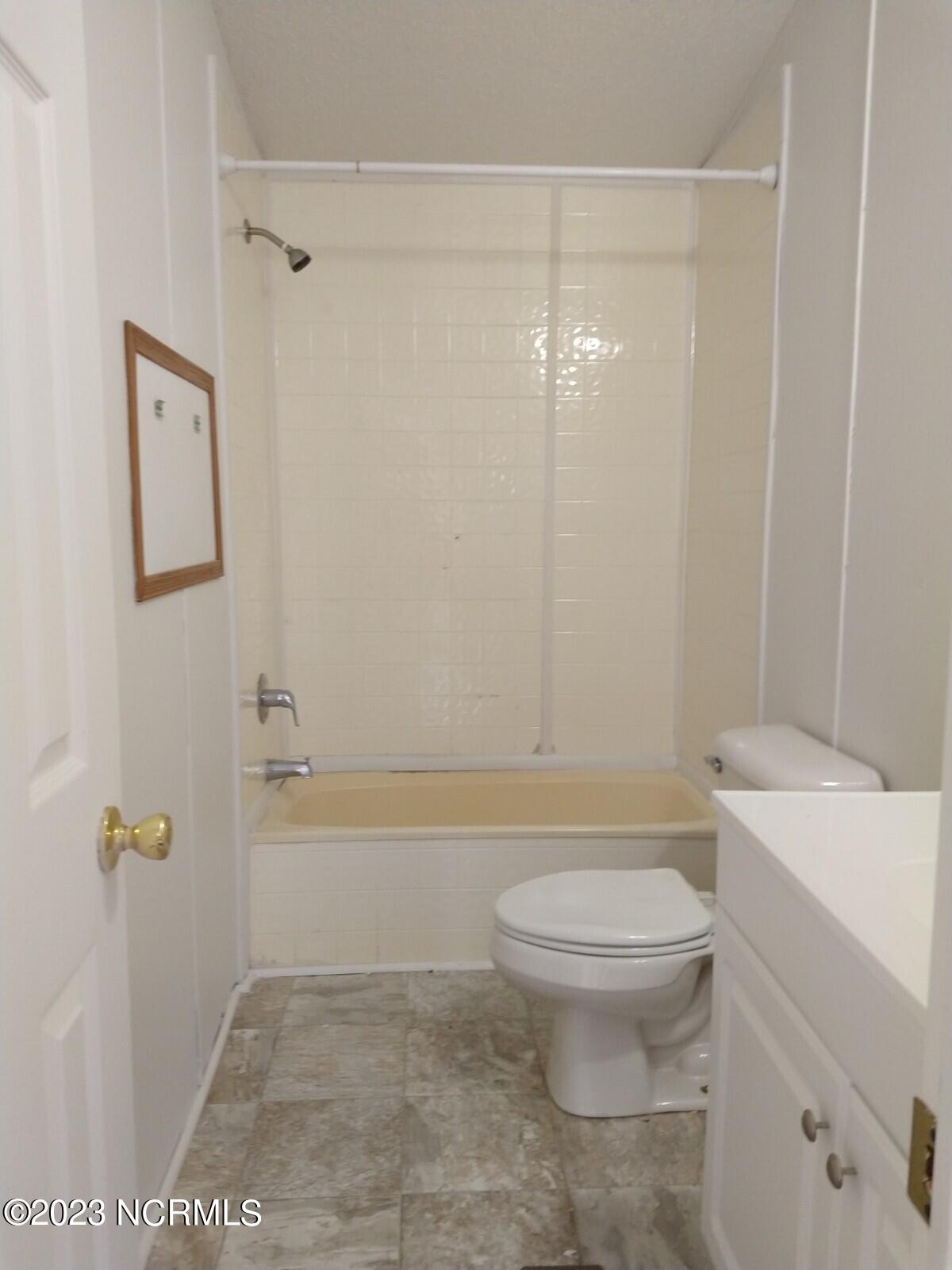 239 Castlebury Lane Property Photo 17