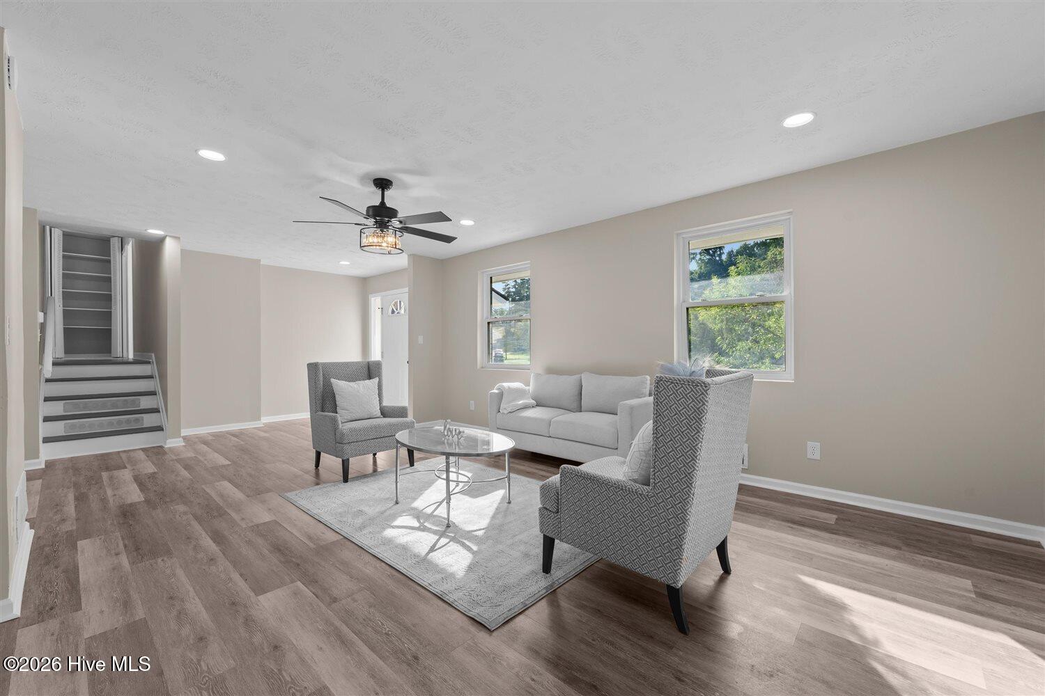 3527 Mount Vernon Drive Property Photo 3