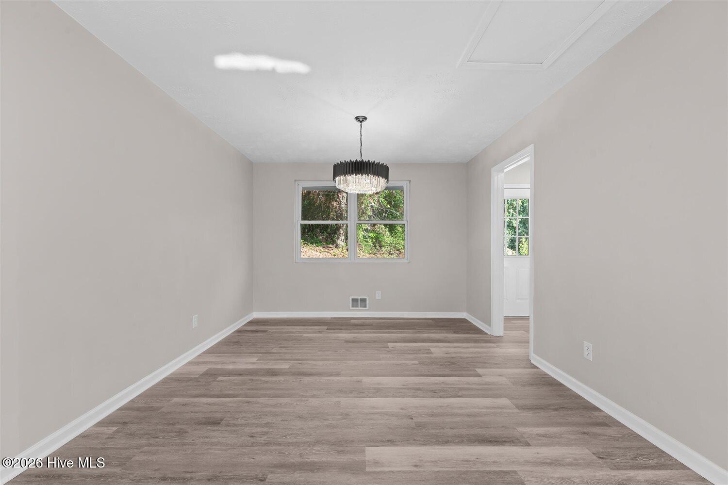 3527 Mount Vernon Drive Property Photo 5