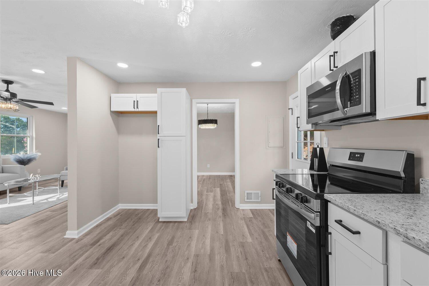 3527 Mount Vernon Drive Property Photo 8