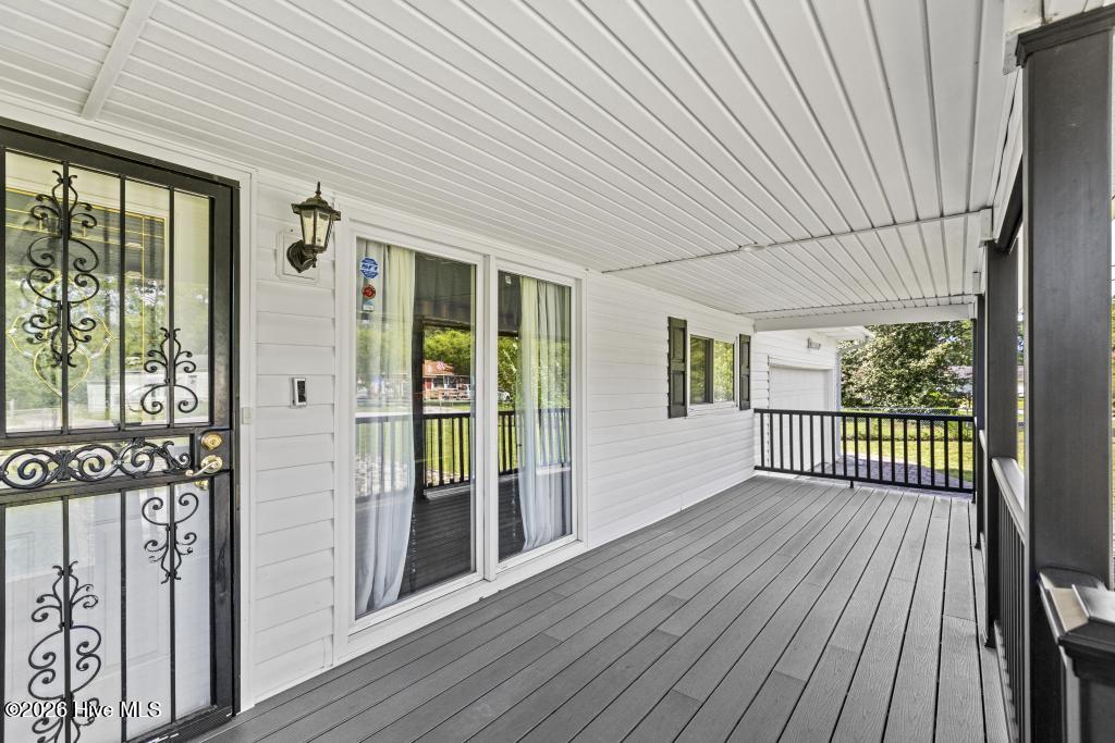 2828 Easy Street Property Photo 4