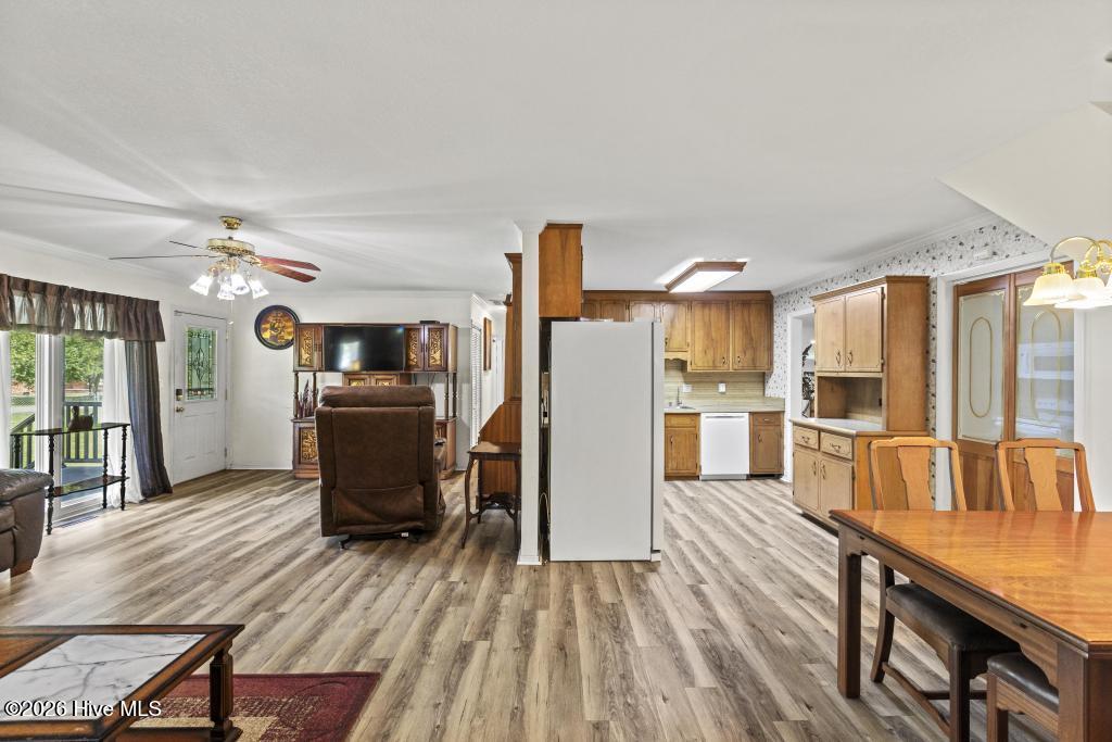 2828 Easy Street Property Photo 12