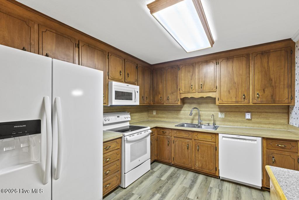 2828 Easy Street Property Photo 14