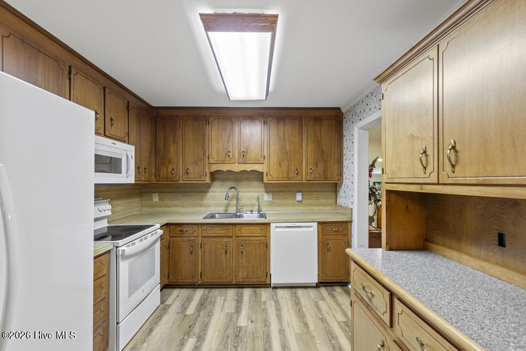 2828 Easy Street Property Photo 15