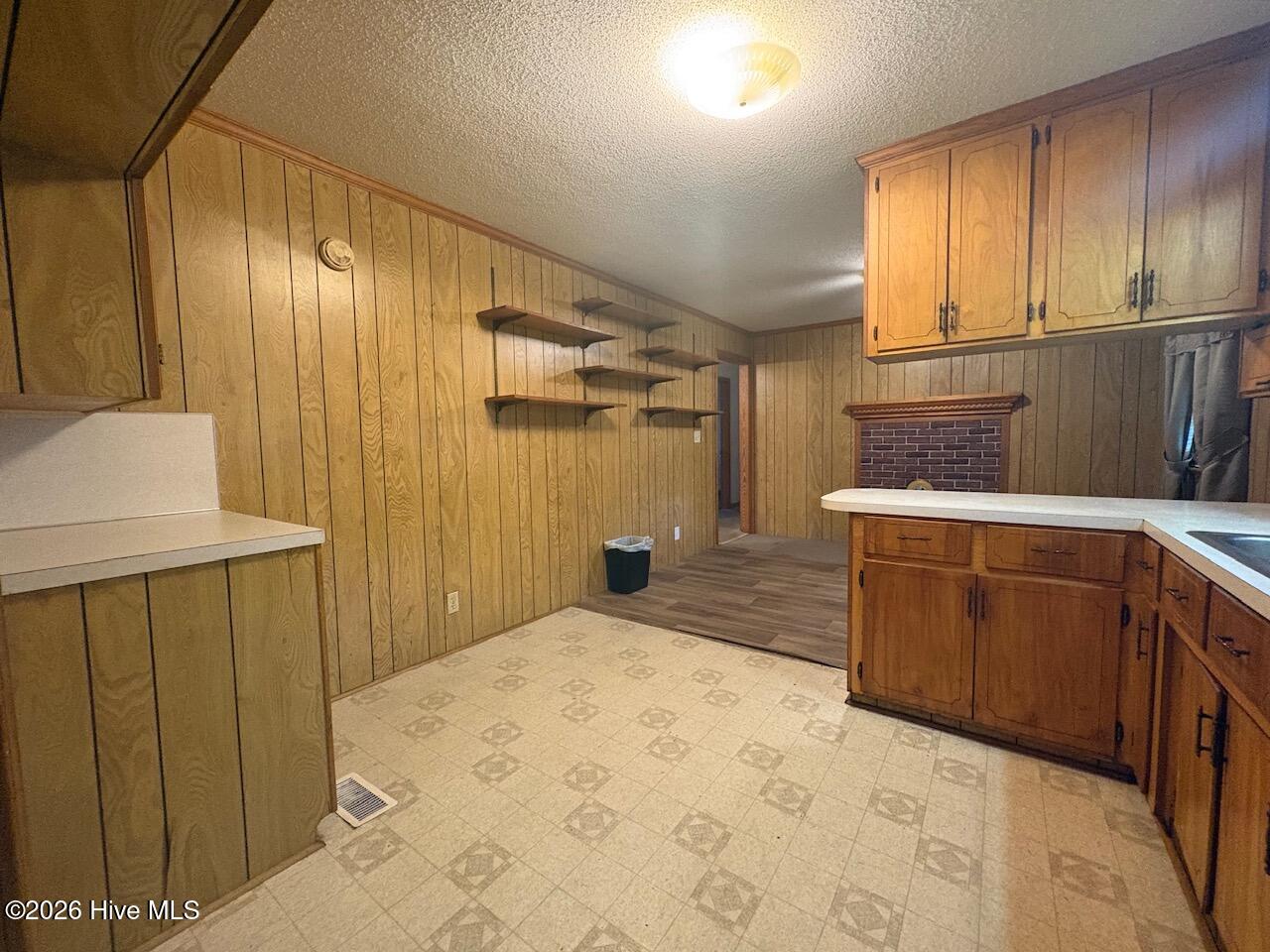 417 Hickory Drive Property Photo 8