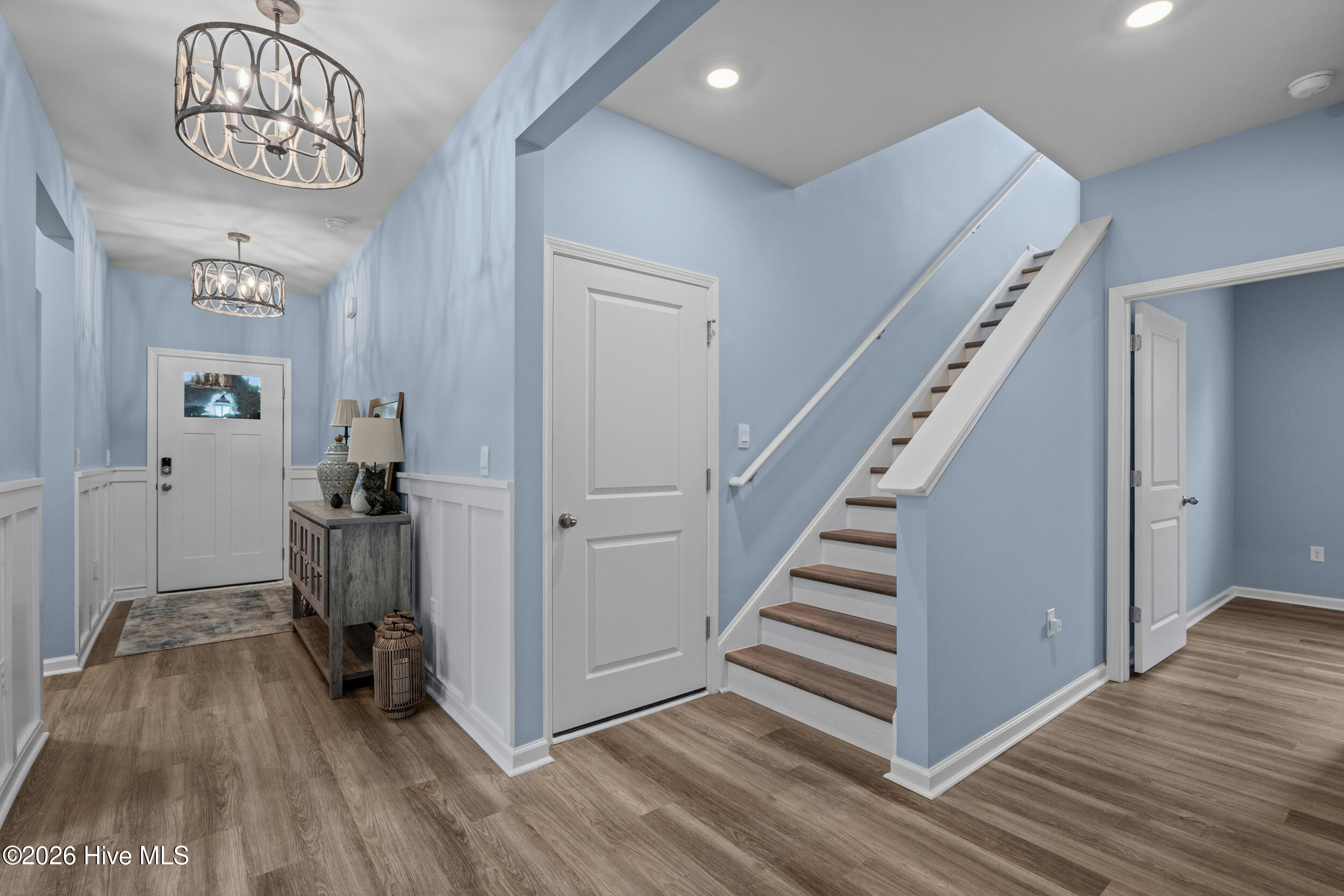 1229 Woodhouse Drive Nw Property Photo 8