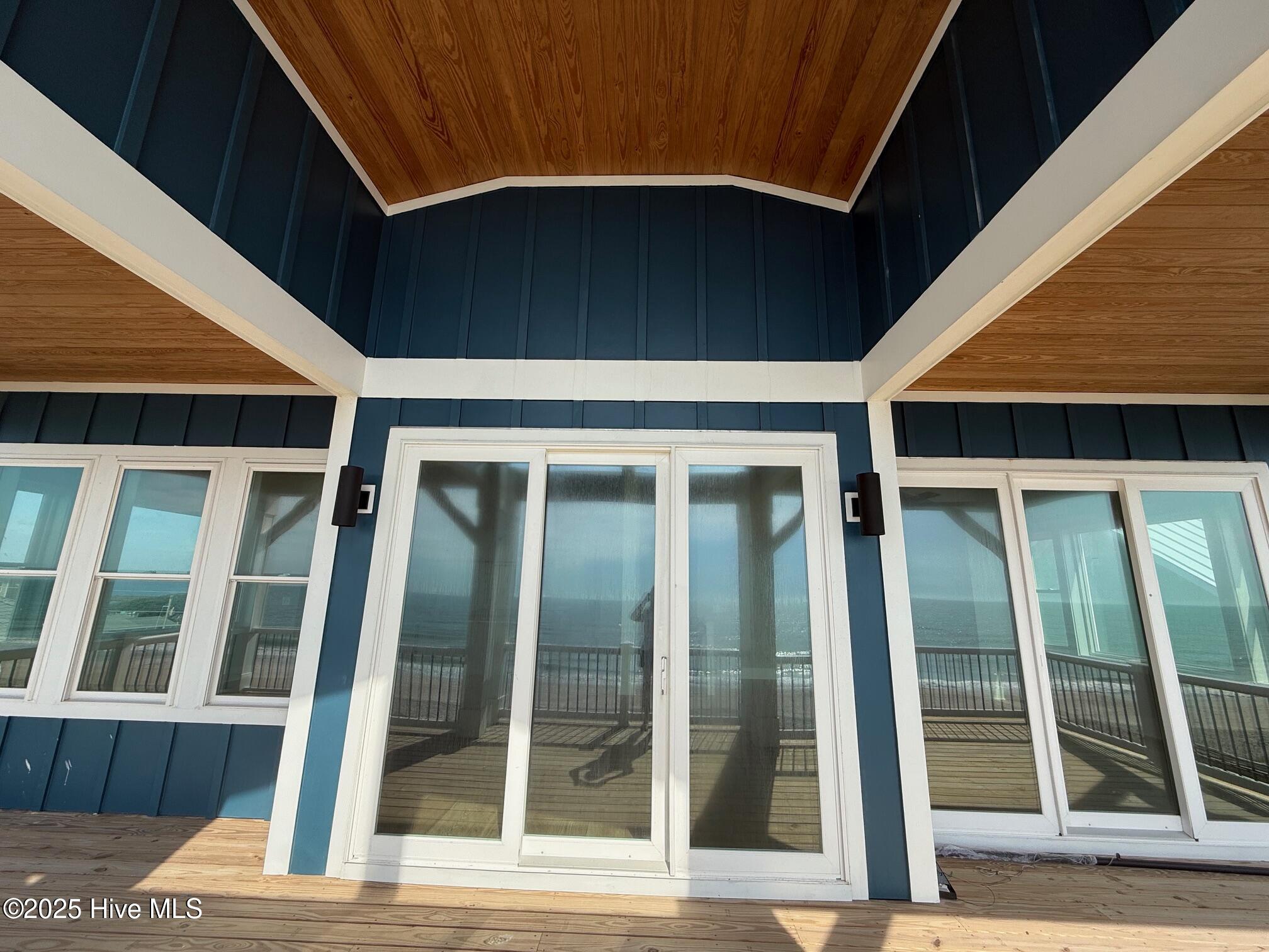 3048 Island Drive . Property Photo 6