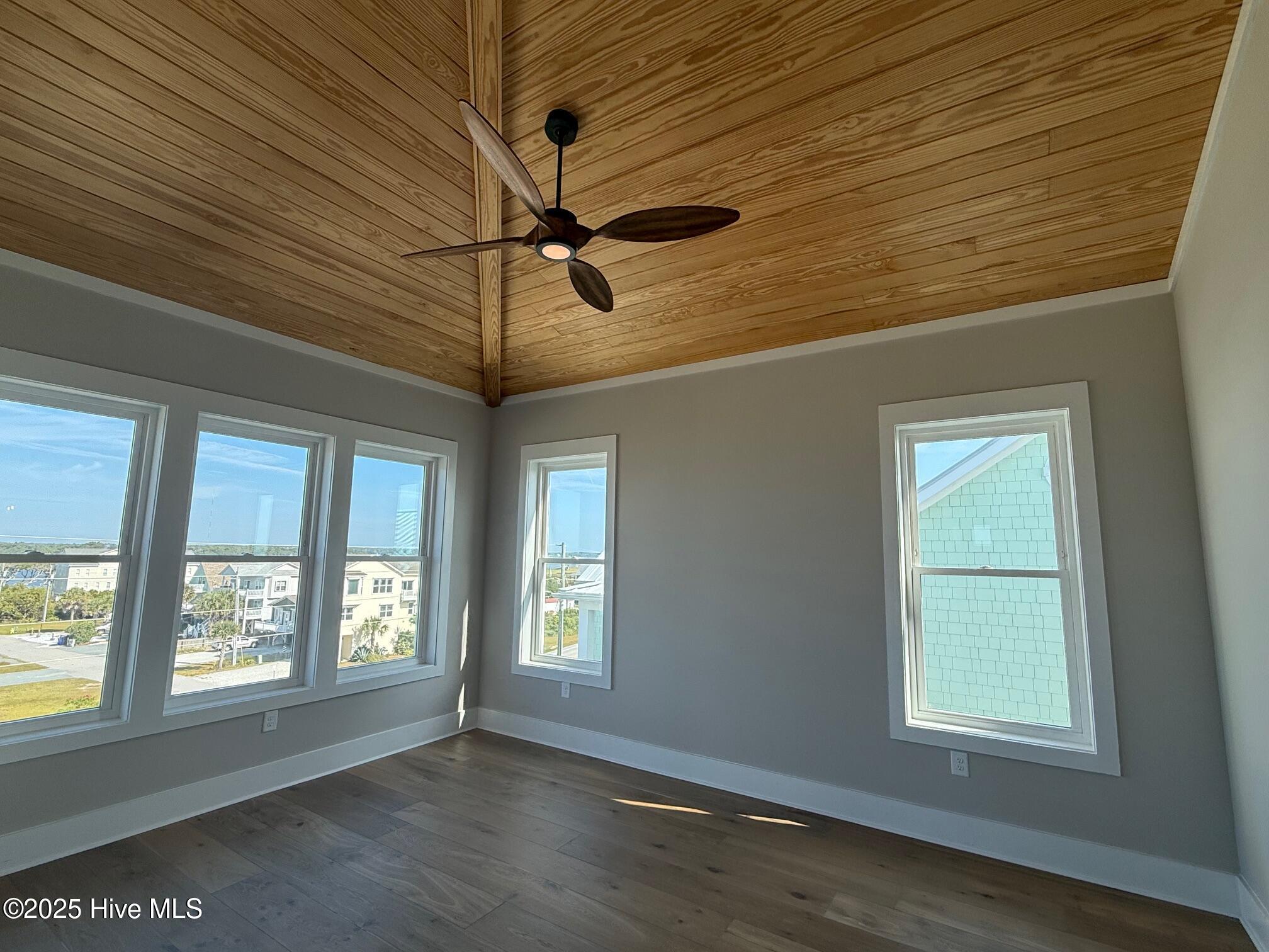 3048 Island Drive . Property Photo 32