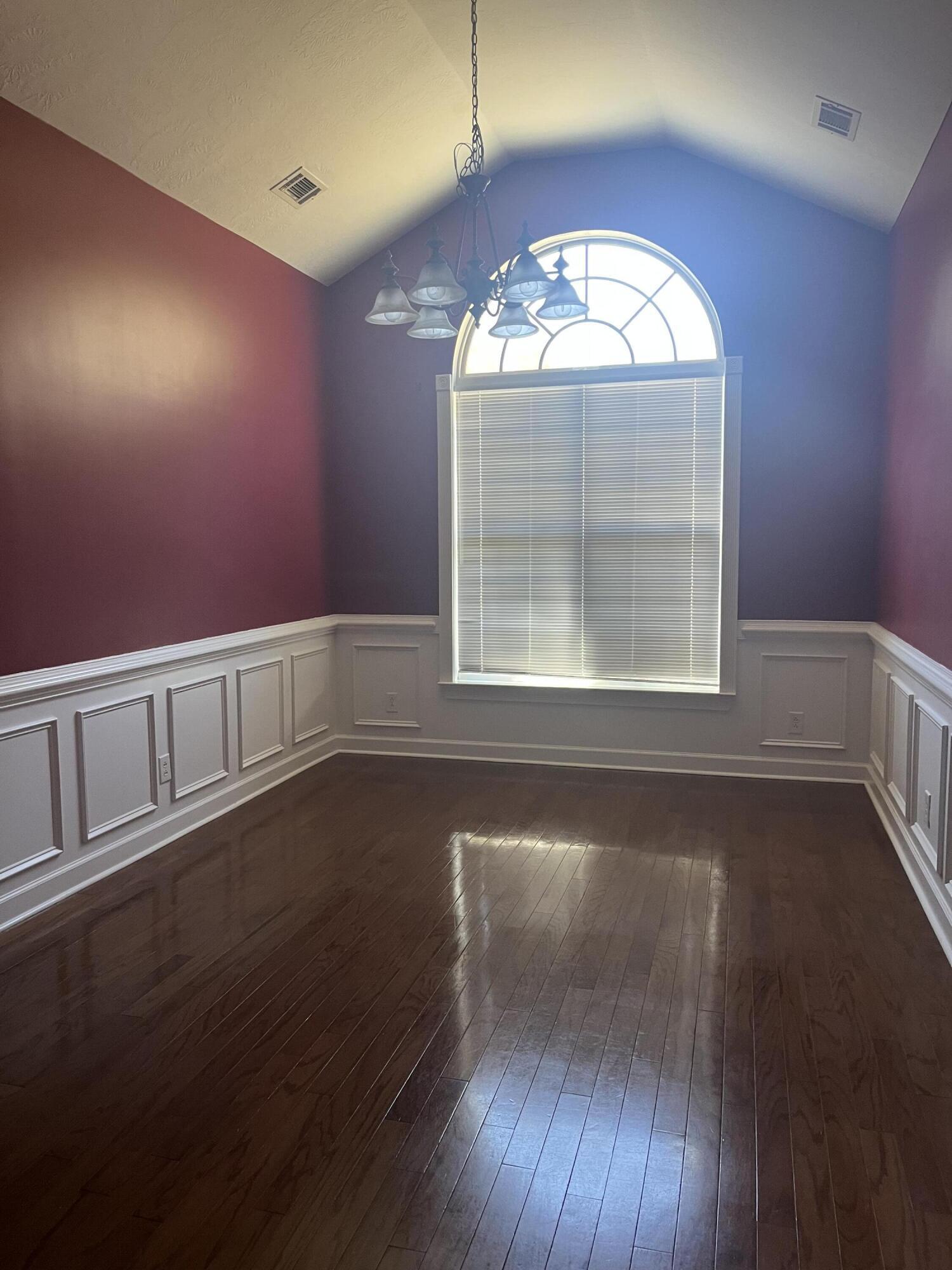 110 Stratford Lane Property Photo 4