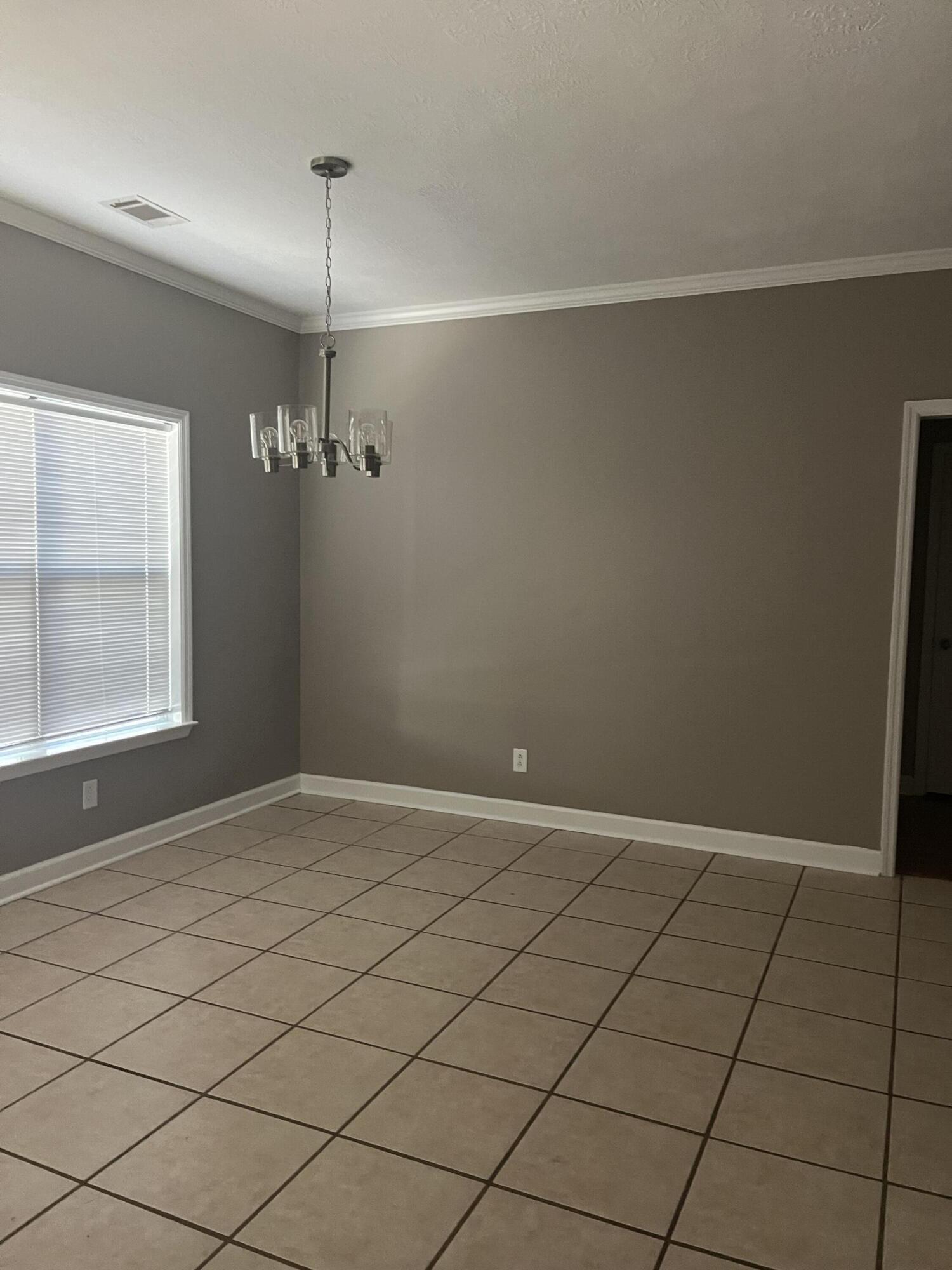 110 Stratford Lane Property Photo 7