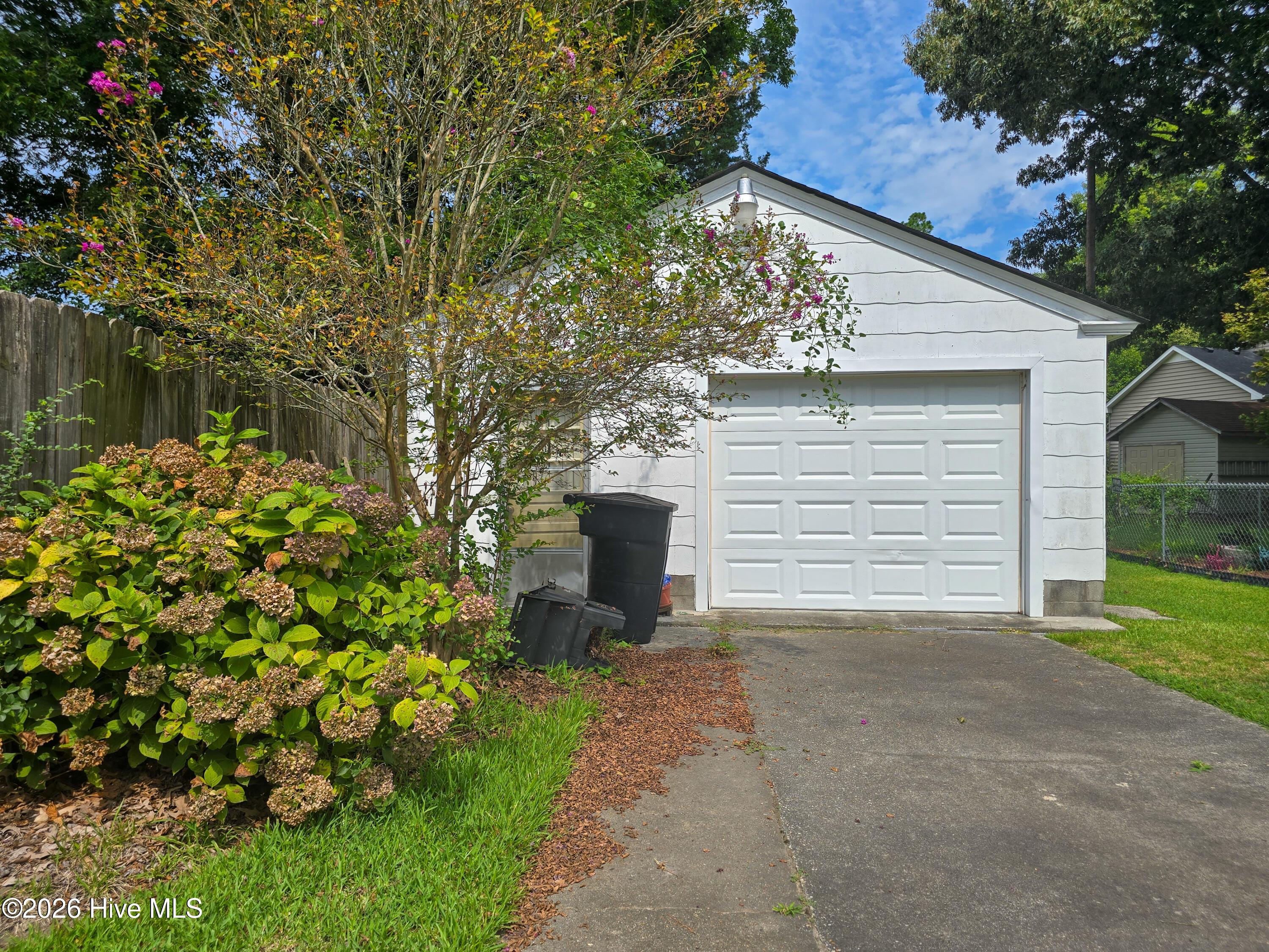1305 Crescent Drive Property Photo 2
