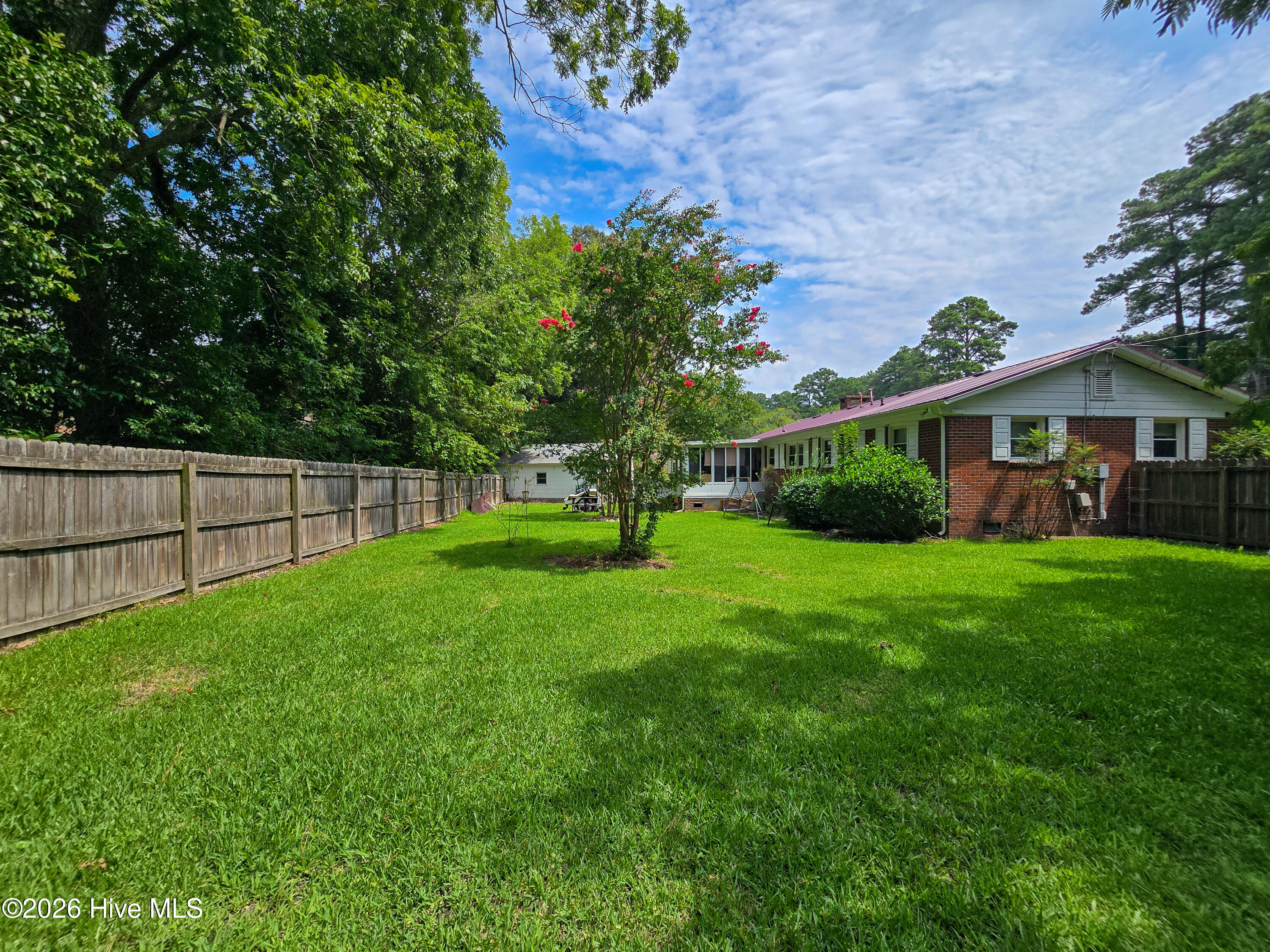 1305 Crescent Drive Property Photo 3